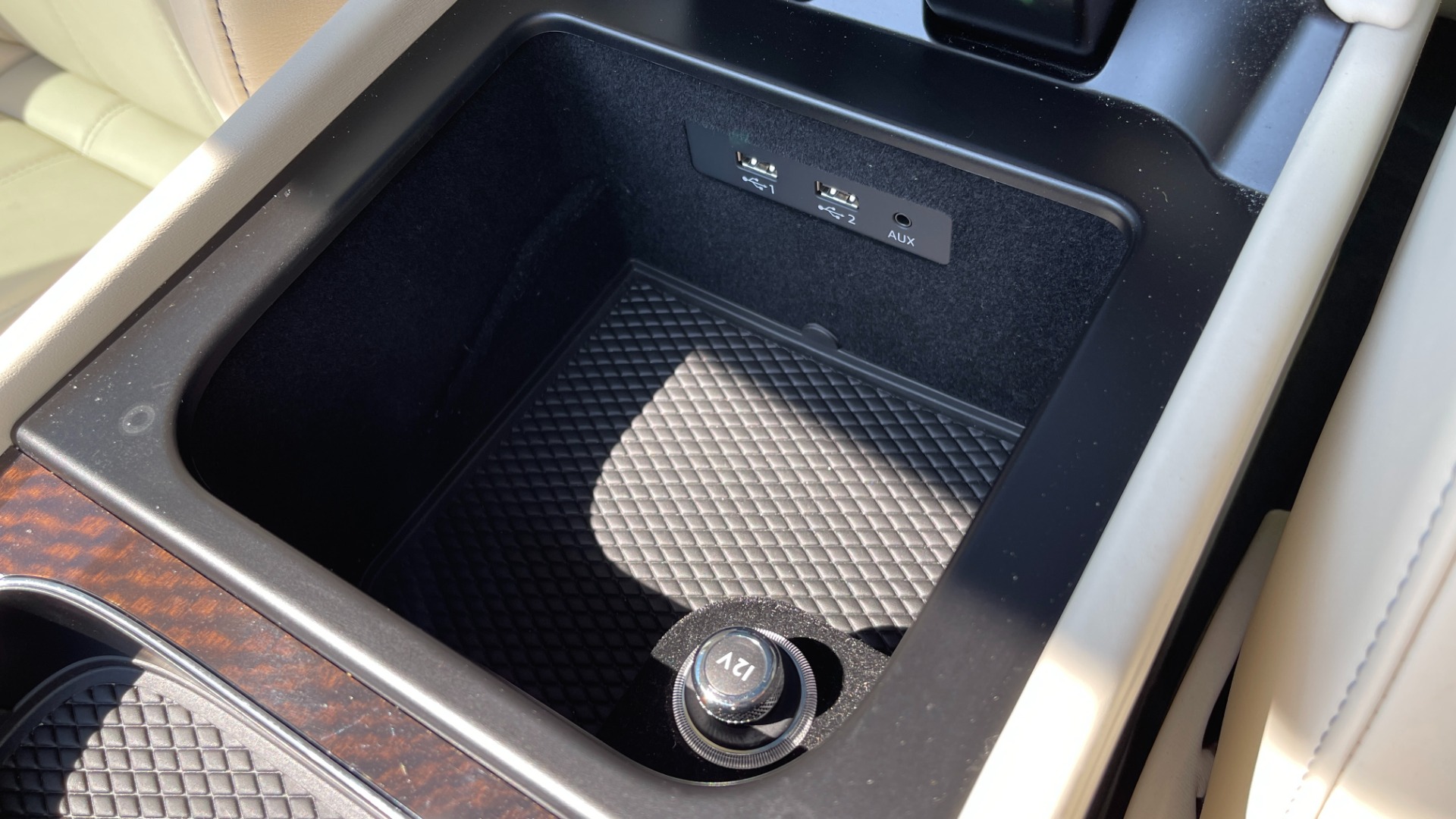 Used 2019 Bentley BENTAYGA V8 / AWD / NAV / SUNROOF / LED LIGHTING / PREMIUM AUDIO / REARVIEW for sale Sold at Formula Imports in Charlotte NC 28227 35