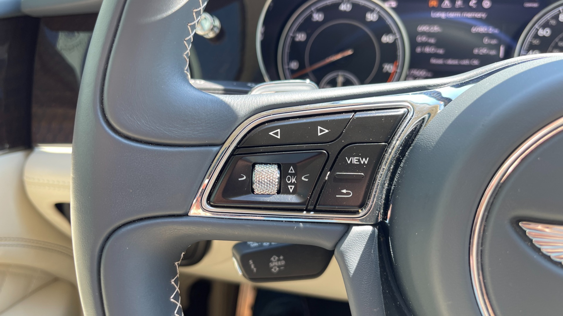 Used 2019 Bentley BENTAYGA V8 / AWD / NAV / SUNROOF / LED LIGHTING / PREMIUM AUDIO / REARVIEW for sale Sold at Formula Imports in Charlotte NC 28227 36