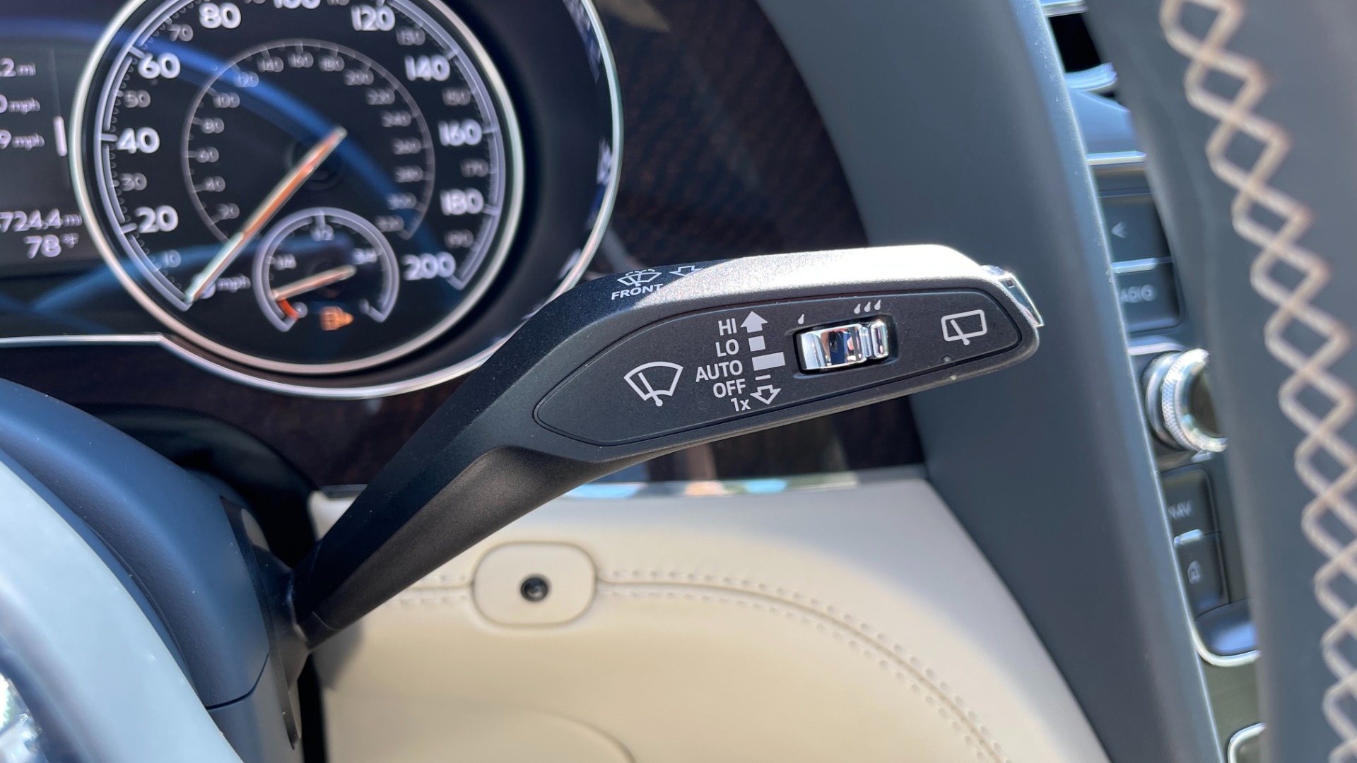 Used 2019 Bentley BENTAYGA V8 / AWD / NAV / SUNROOF / LED LIGHTING / PREMIUM AUDIO / REARVIEW for sale Sold at Formula Imports in Charlotte NC 28227 38