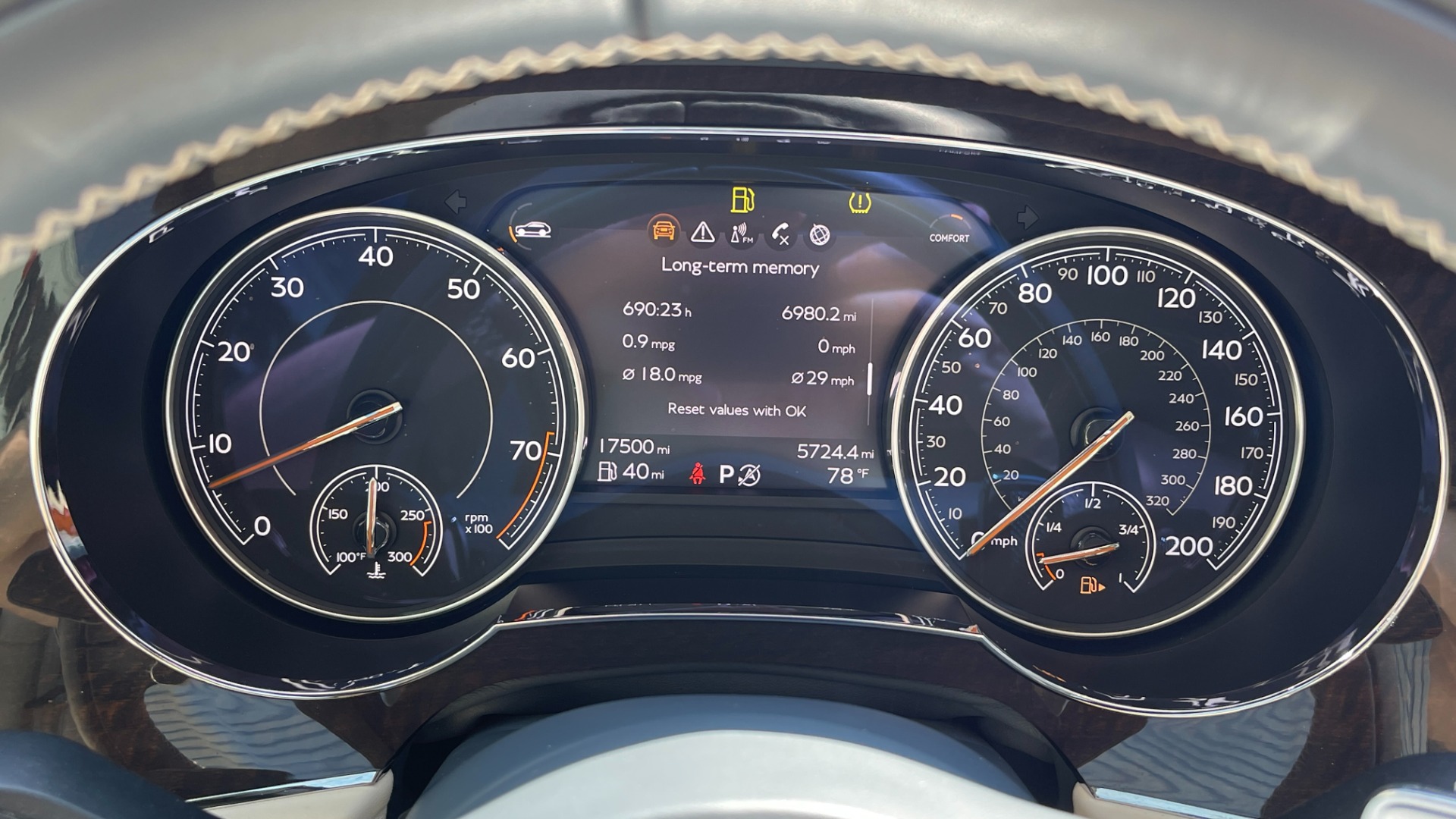 Used 2019 Bentley BENTAYGA V8 / AWD / NAV / SUNROOF / LED LIGHTING / PREMIUM AUDIO / REARVIEW for sale Sold at Formula Imports in Charlotte NC 28227 40