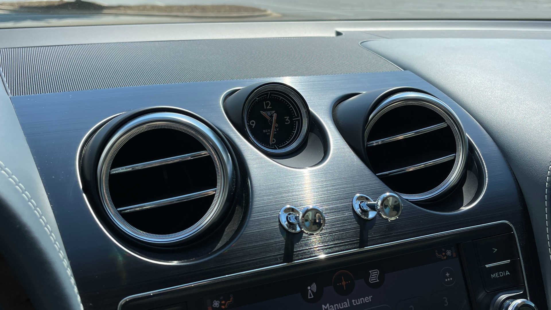 Used 2019 Bentley BENTAYGA V8 / AWD / NAV / SUNROOF / LED LIGHTING / PREMIUM AUDIO / REARVIEW for sale Sold at Formula Imports in Charlotte NC 28227 41