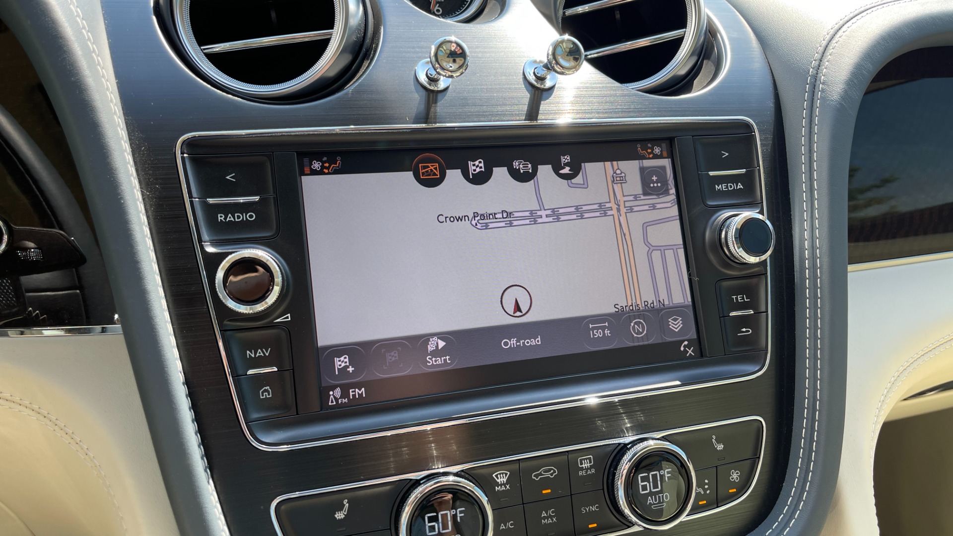 Used 2019 Bentley BENTAYGA V8 / AWD / NAV / SUNROOF / LED LIGHTING / PREMIUM AUDIO / REARVIEW for sale Sold at Formula Imports in Charlotte NC 28227 43