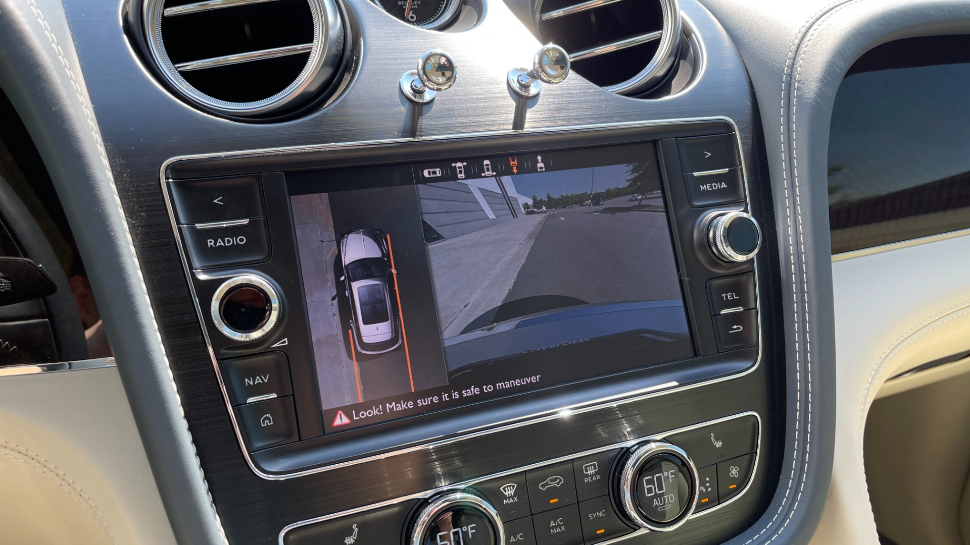 Used 2019 Bentley BENTAYGA V8 / AWD / NAV / SUNROOF / LED LIGHTING / PREMIUM AUDIO / REARVIEW for sale Sold at Formula Imports in Charlotte NC 28227 44
