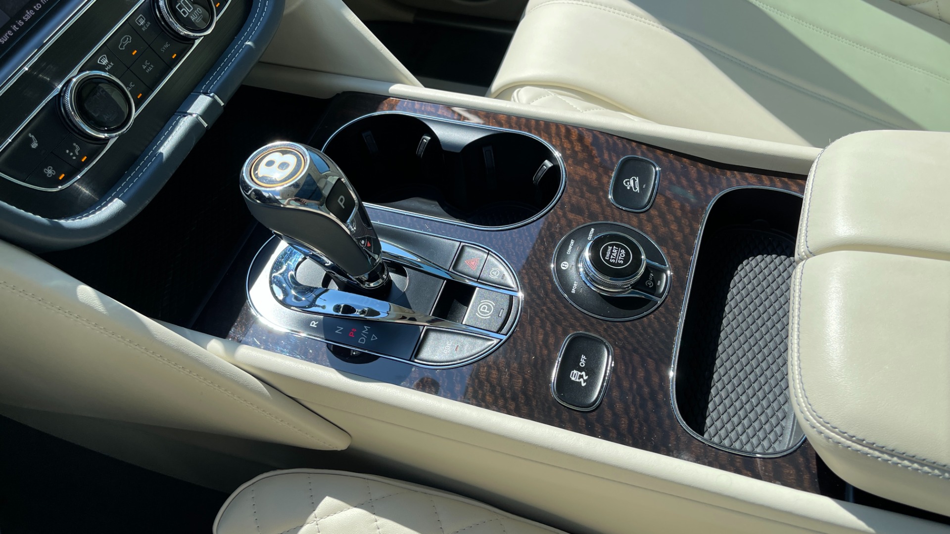 Used 2019 Bentley BENTAYGA V8 / AWD / NAV / SUNROOF / LED LIGHTING / PREMIUM AUDIO / REARVIEW for sale Sold at Formula Imports in Charlotte NC 28227 46