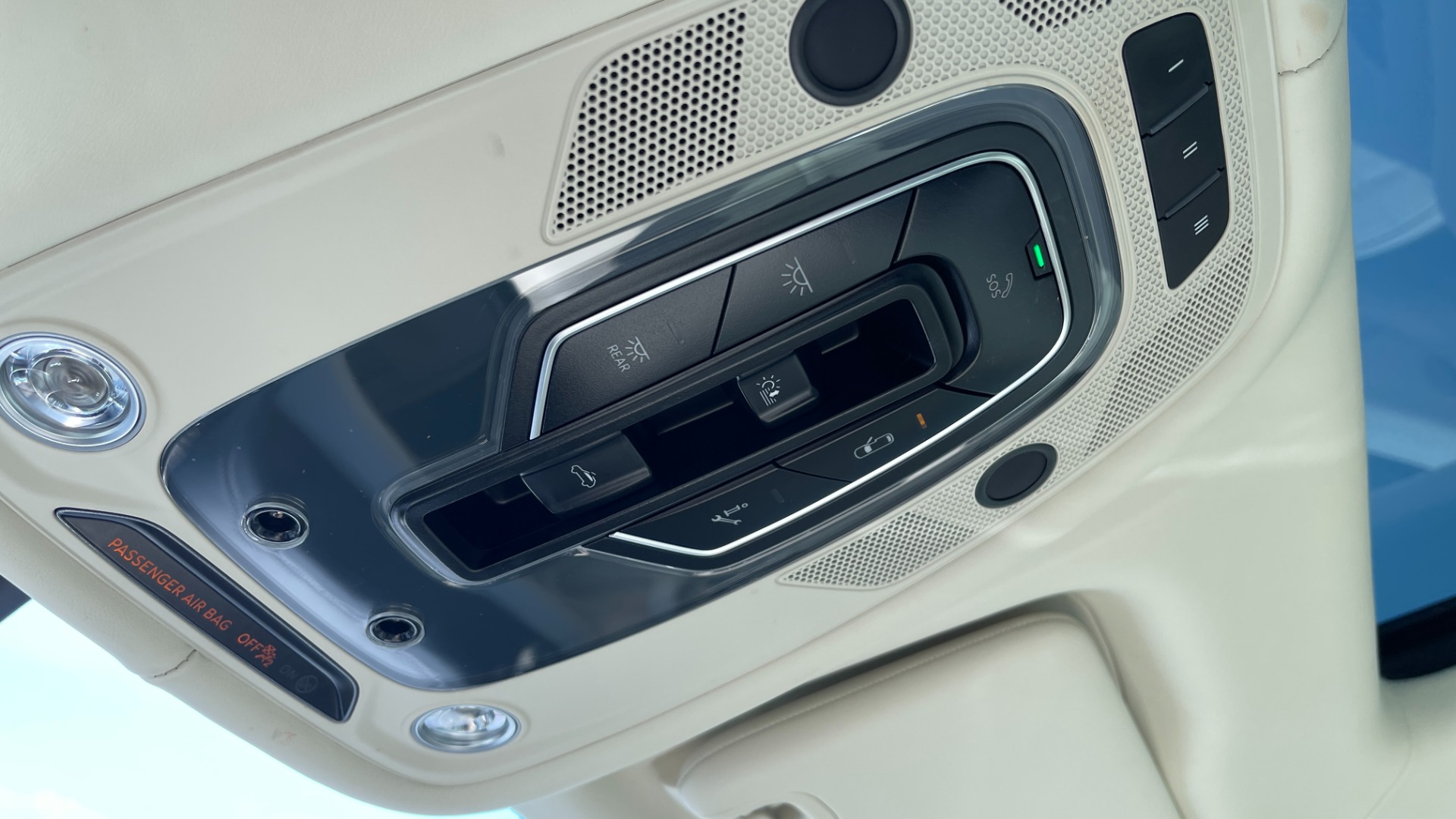 Used 2019 Bentley BENTAYGA V8 / AWD / NAV / SUNROOF / LED LIGHTING / PREMIUM AUDIO / REARVIEW for sale Sold at Formula Imports in Charlotte NC 28227 49