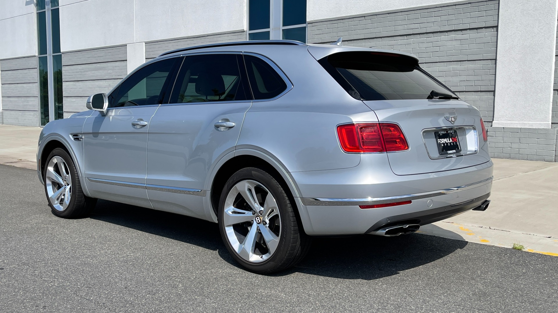 Used 2019 Bentley BENTAYGA V8 / AWD / NAV / SUNROOF / LED LIGHTING / PREMIUM AUDIO / REARVIEW for sale Sold at Formula Imports in Charlotte NC 28227 5