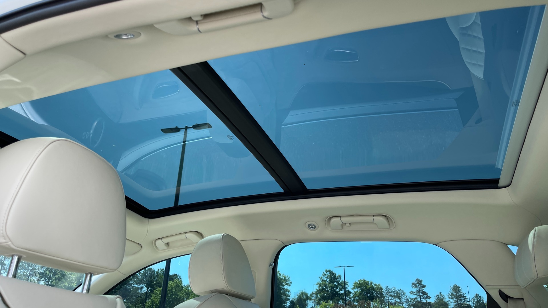 Used 2019 Bentley BENTAYGA V8 / AWD / NAV / SUNROOF / LED LIGHTING / PREMIUM AUDIO / REARVIEW for sale Sold at Formula Imports in Charlotte NC 28227 56