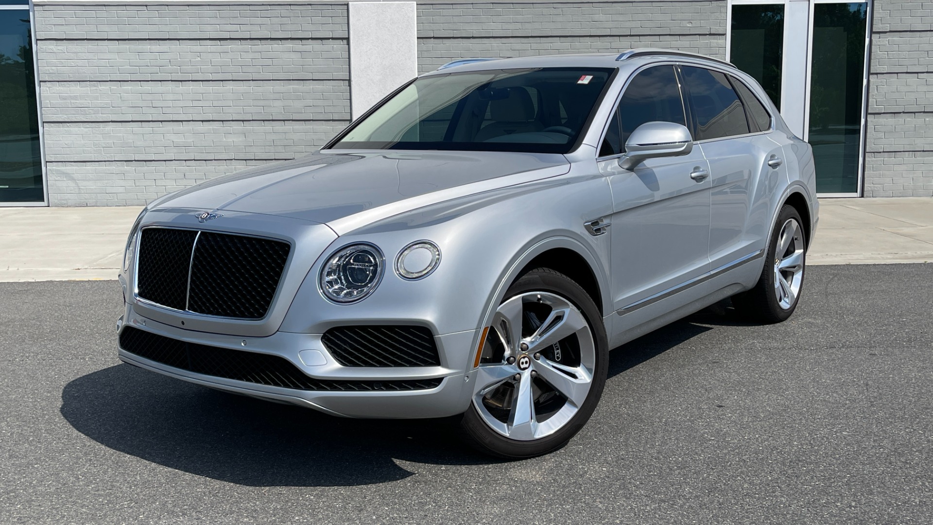 Used 2019 Bentley BENTAYGA V8 / AWD / NAV / SUNROOF / LED LIGHTING / PREMIUM AUDIO / REARVIEW for sale Sold at Formula Imports in Charlotte NC 28227 6