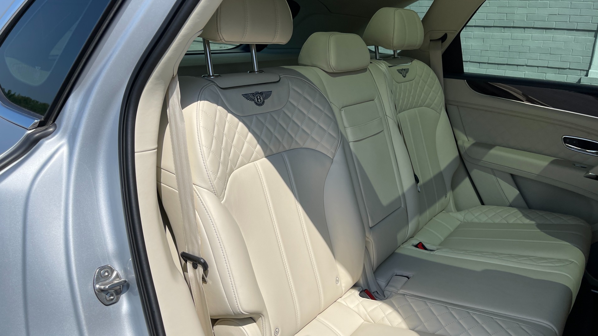 Used 2019 Bentley BENTAYGA V8 / AWD / NAV / SUNROOF / LED LIGHTING / PREMIUM AUDIO / REARVIEW for sale Sold at Formula Imports in Charlotte NC 28227 61
