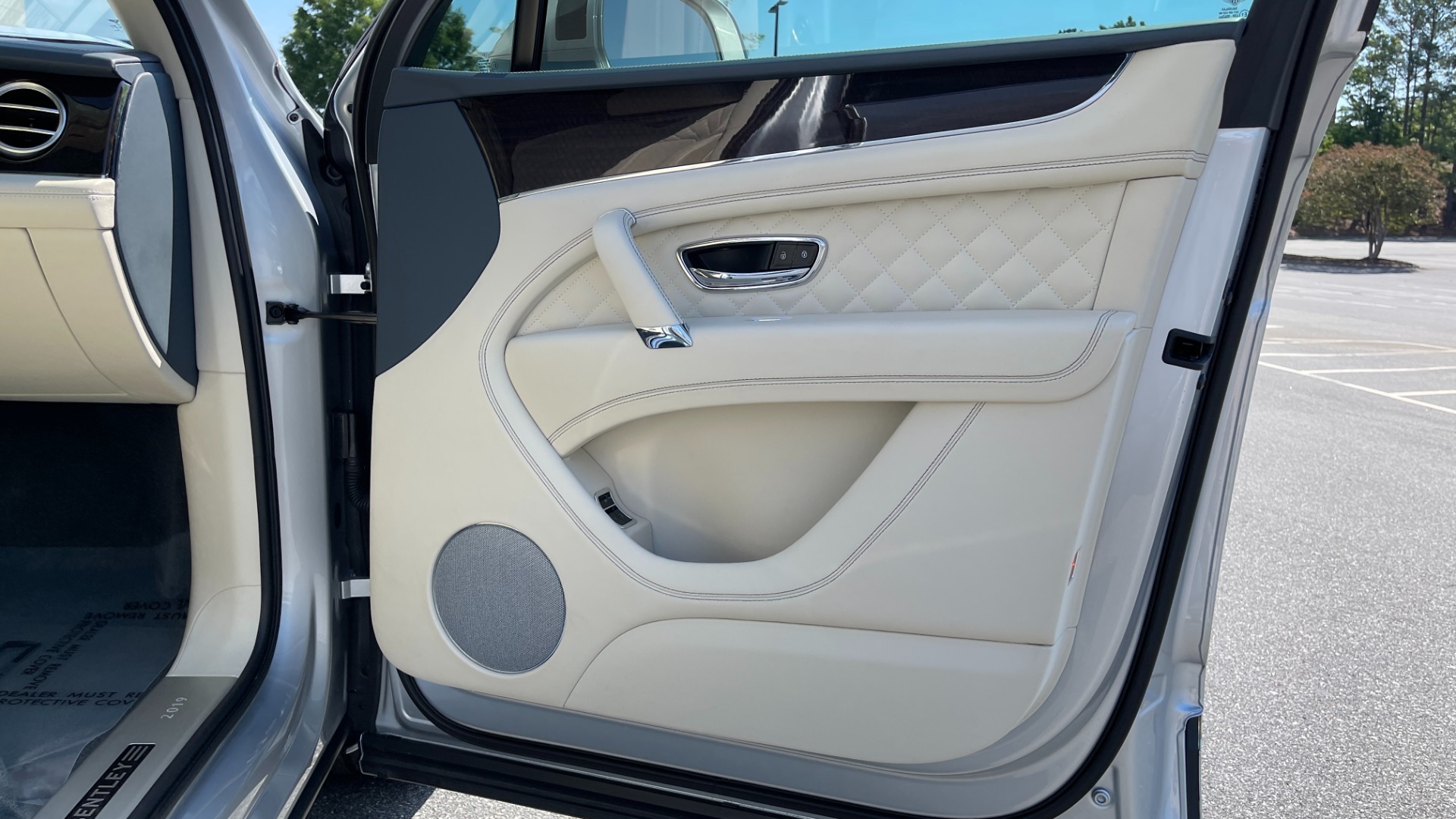 Used 2019 Bentley BENTAYGA V8 / AWD / NAV / SUNROOF / LED LIGHTING / PREMIUM AUDIO / REARVIEW for sale Sold at Formula Imports in Charlotte NC 28227 62