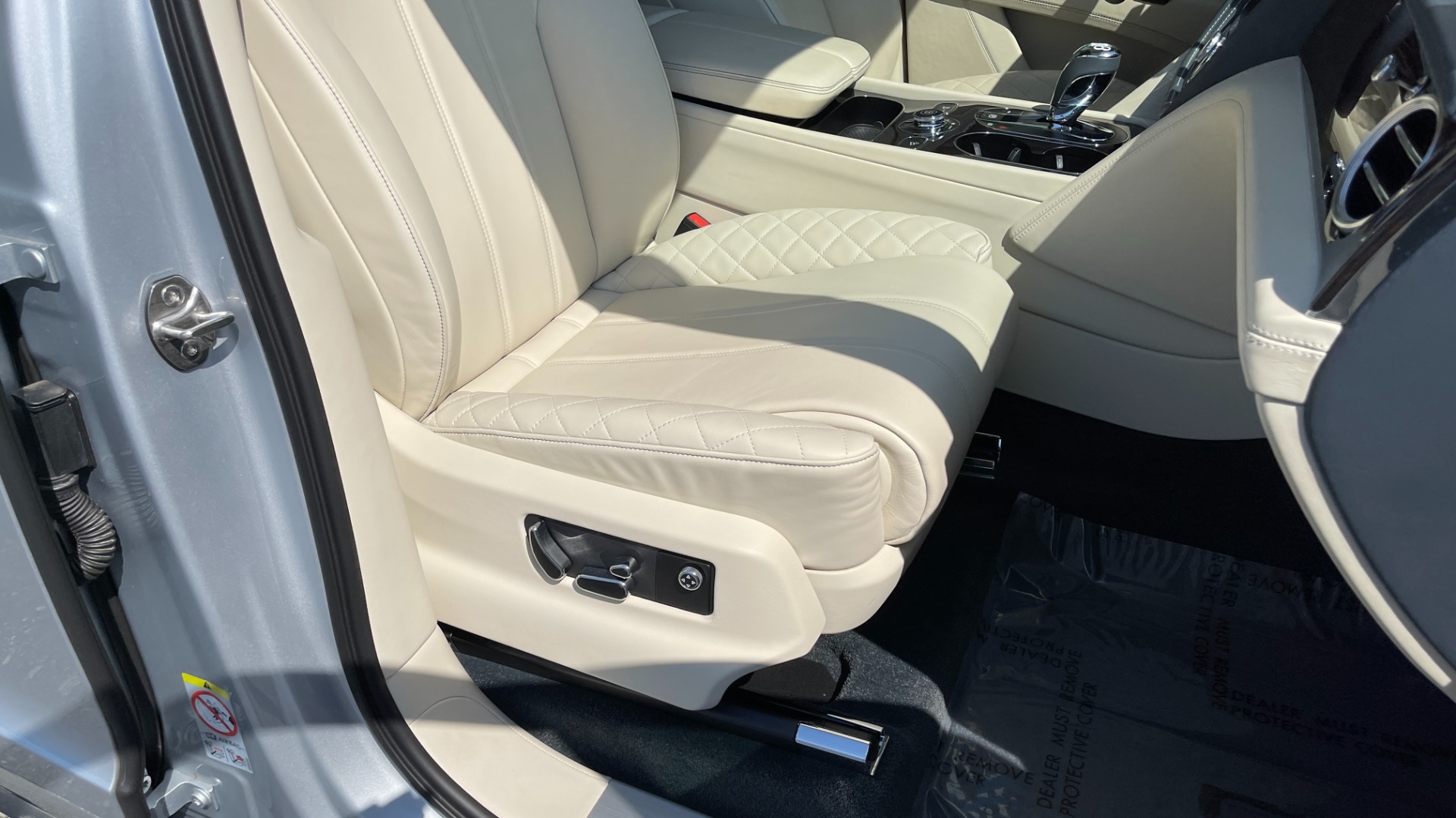 Used 2019 Bentley BENTAYGA V8 / AWD / NAV / SUNROOF / LED LIGHTING / PREMIUM AUDIO / REARVIEW for sale Sold at Formula Imports in Charlotte NC 28227 66