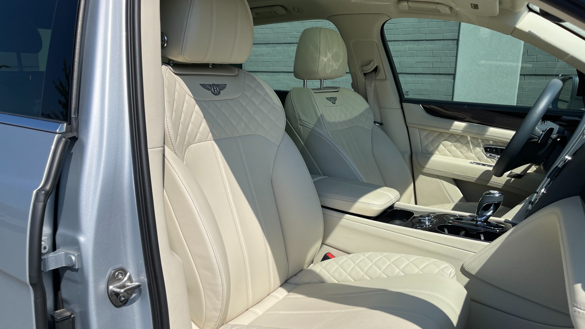 Used 2019 Bentley BENTAYGA V8 / AWD / NAV / SUNROOF / LED LIGHTING / PREMIUM AUDIO / REARVIEW for sale Sold at Formula Imports in Charlotte NC 28227 67