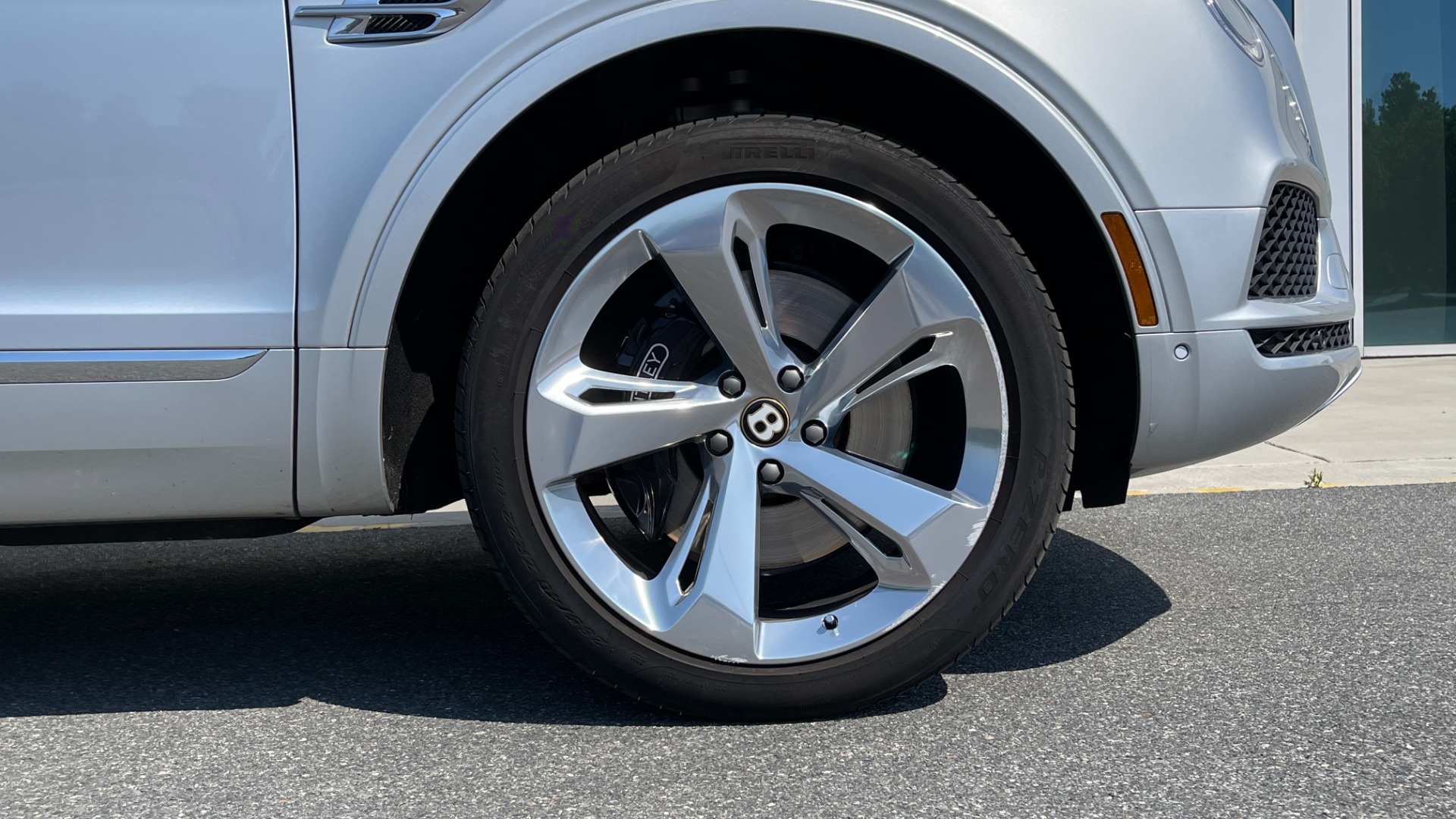 Used 2019 Bentley BENTAYGA V8 / AWD / NAV / SUNROOF / LED LIGHTING / PREMIUM AUDIO / REARVIEW for sale Sold at Formula Imports in Charlotte NC 28227 72