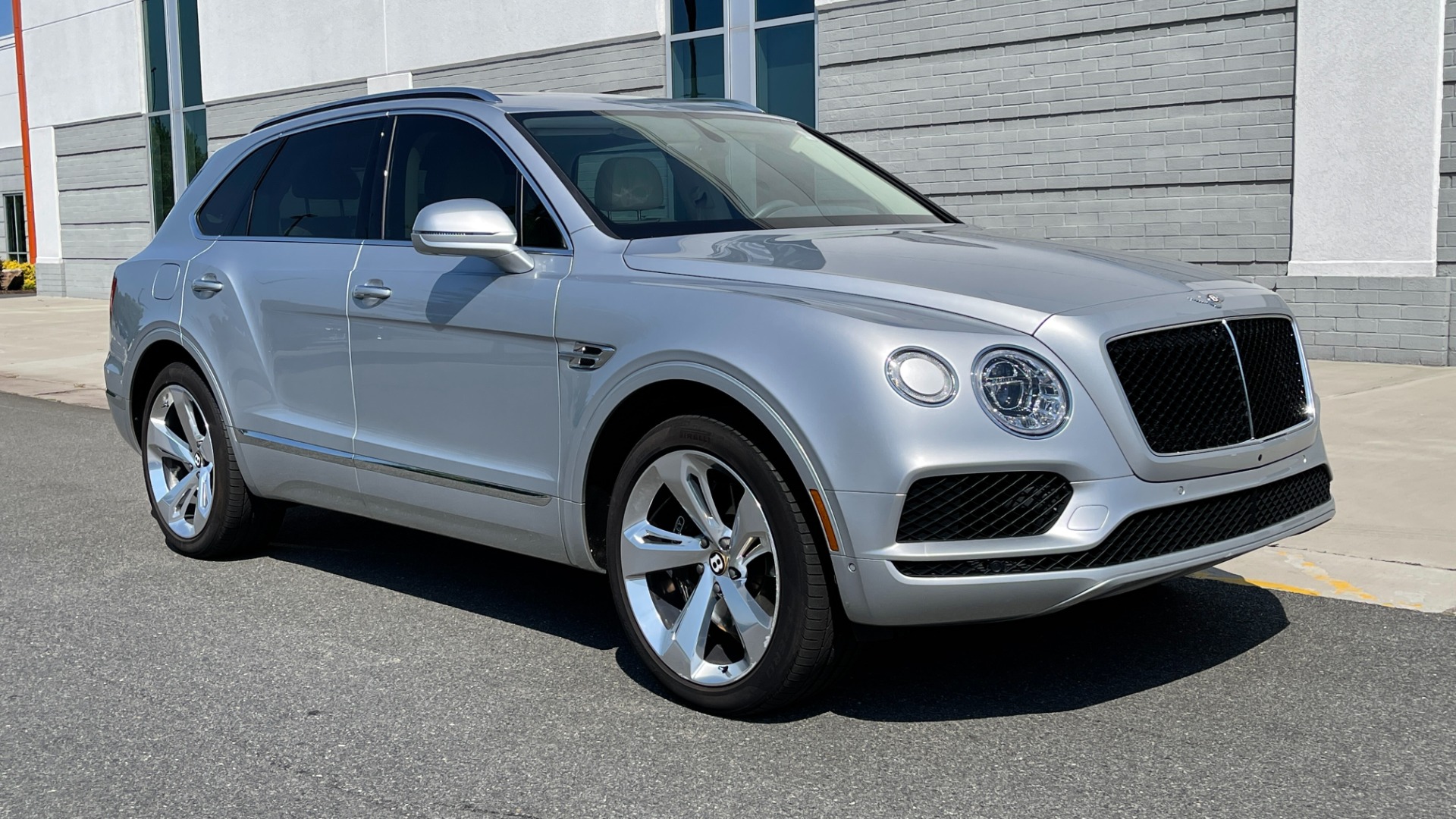 Used 2019 Bentley BENTAYGA V8 / AWD / NAV / SUNROOF / LED LIGHTING / PREMIUM AUDIO / REARVIEW for sale Sold at Formula Imports in Charlotte NC 28227 8