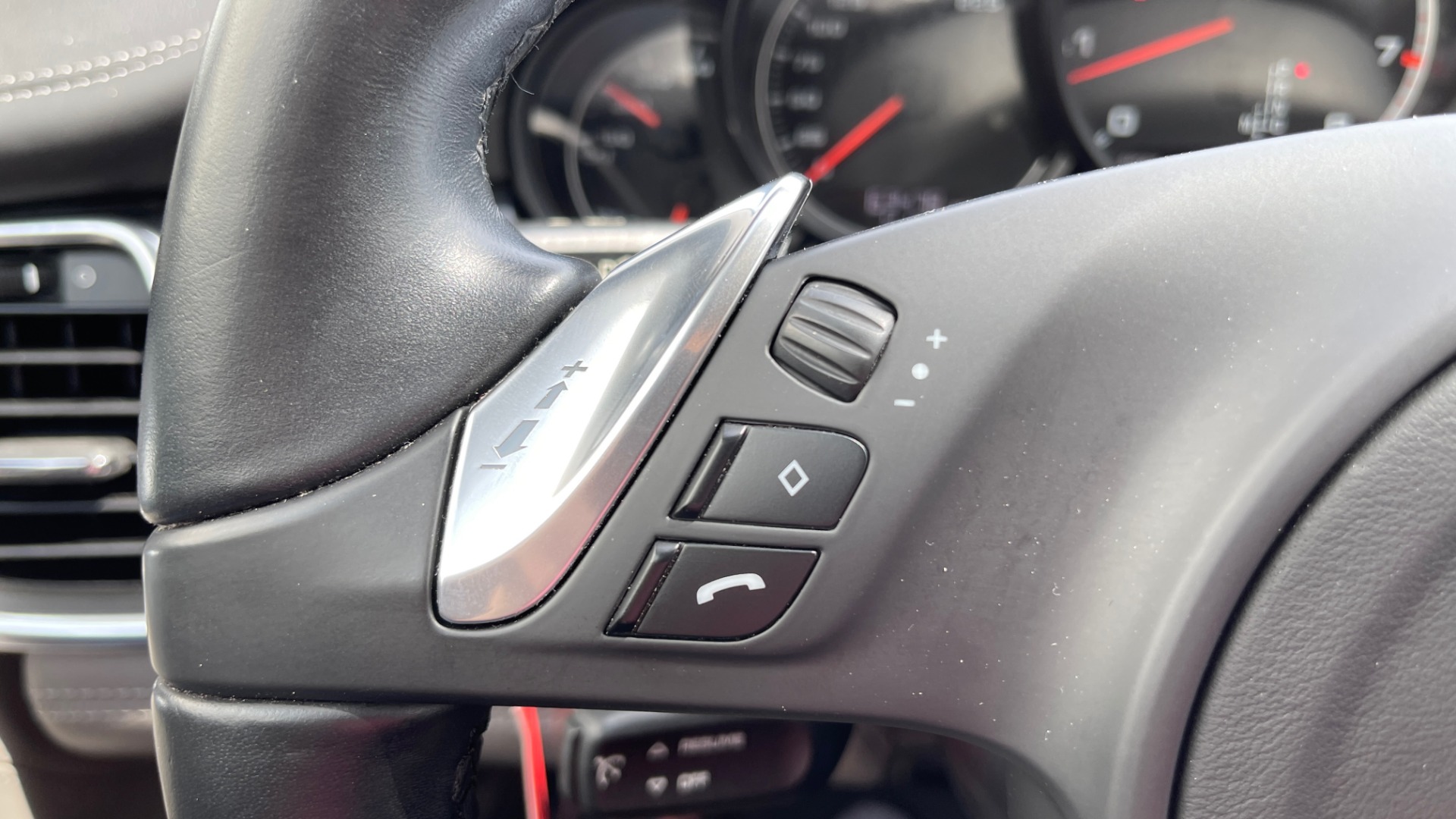 Used 2010 Porsche PANAMERA 4DR HB TURBO / SPORT CHRONO / BOSE / AUTO CLIMATE CONTROL for sale Sold at Formula Imports in Charlotte NC 28227 34