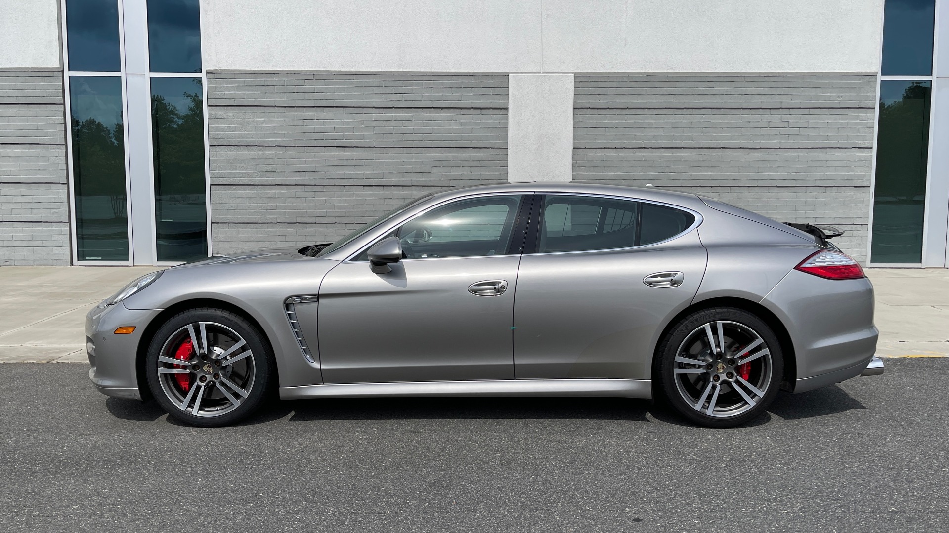 Used 2010 Porsche PANAMERA 4DR HB TURBO / SPORT CHRONO / BOSE / AUTO CLIMATE CONTROL for sale Sold at Formula Imports in Charlotte NC 28227 4
