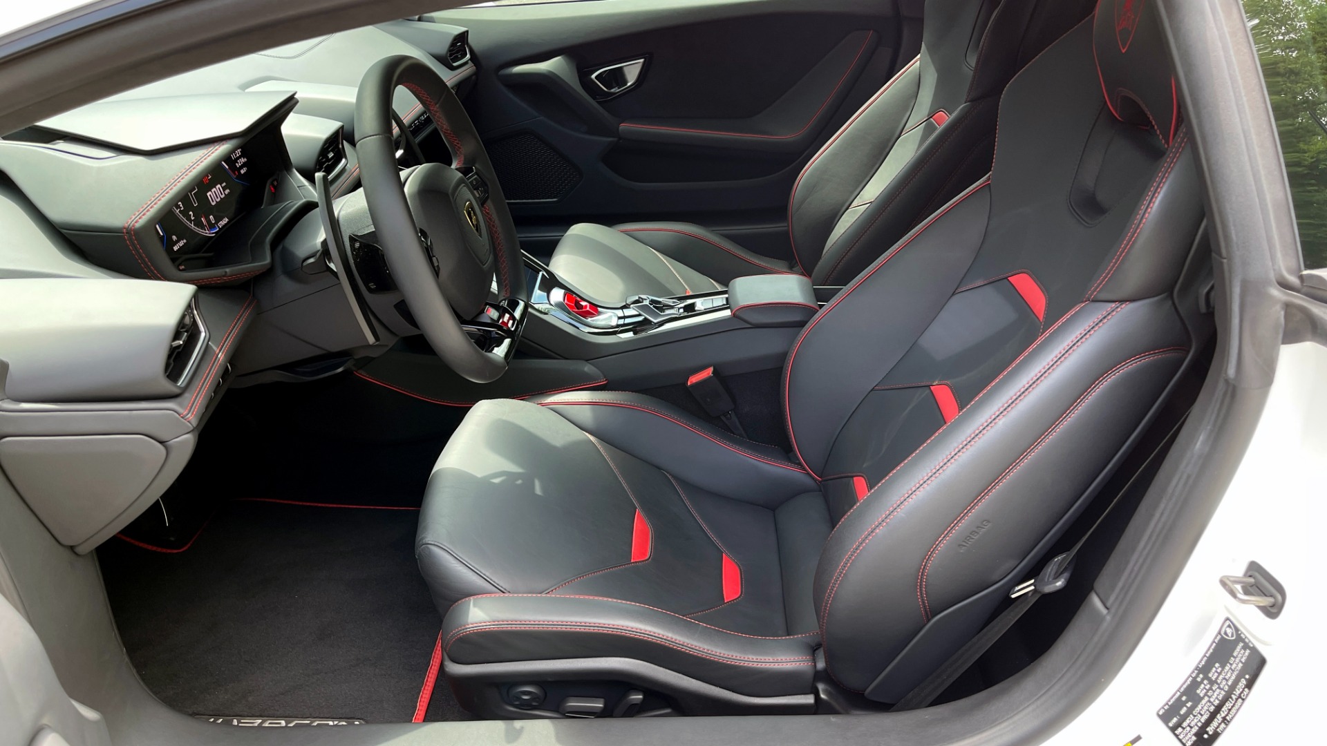 Used 2020 Lamborghini HURACAN EVO LP640-4 5.2L V10 630HP / 7-SPD AUTO / AWD / NAVIGATION / CAMERA for sale Sold at Formula Imports in Charlotte NC 28227 35