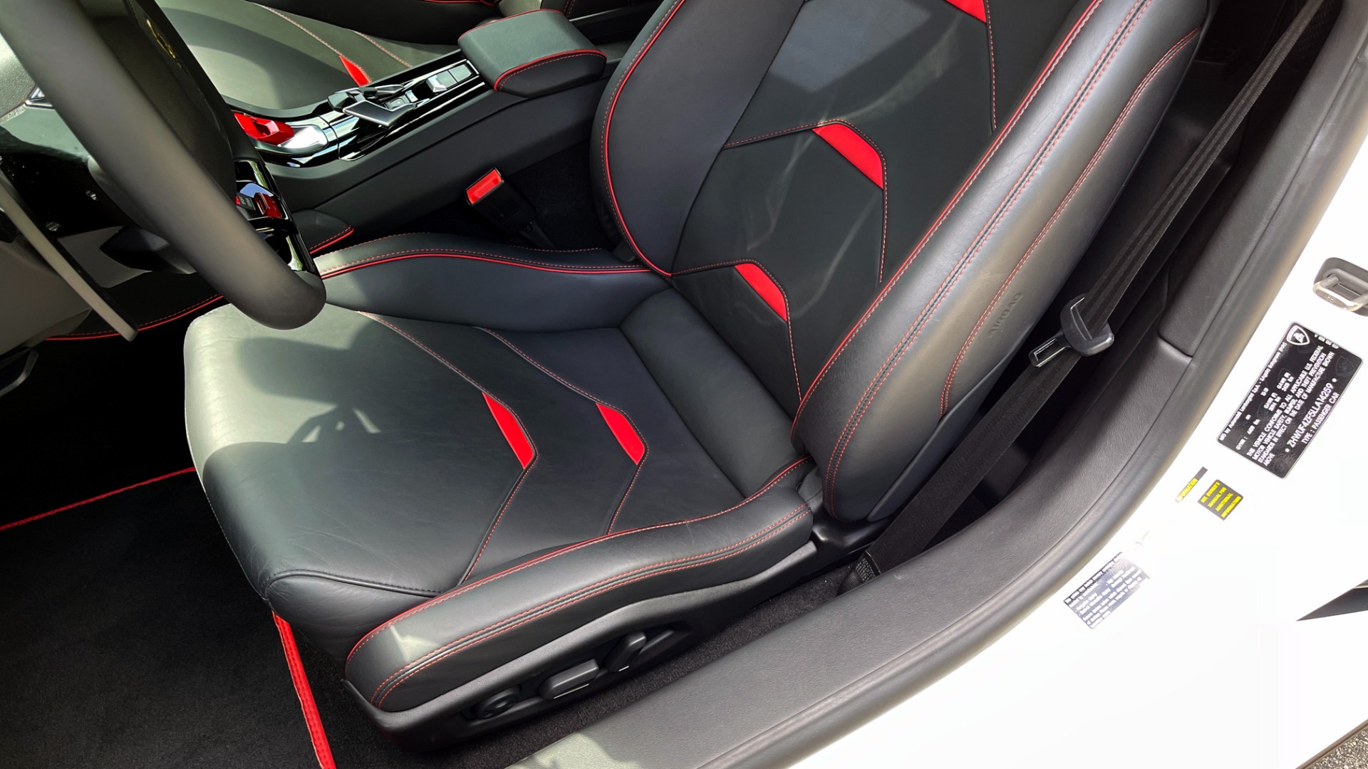 Used 2020 Lamborghini HURACAN EVO LP640-4 5.2L V10 630HP / 7-SPD AUTO / AWD / NAVIGATION / CAMERA for sale Sold at Formula Imports in Charlotte NC 28227 37