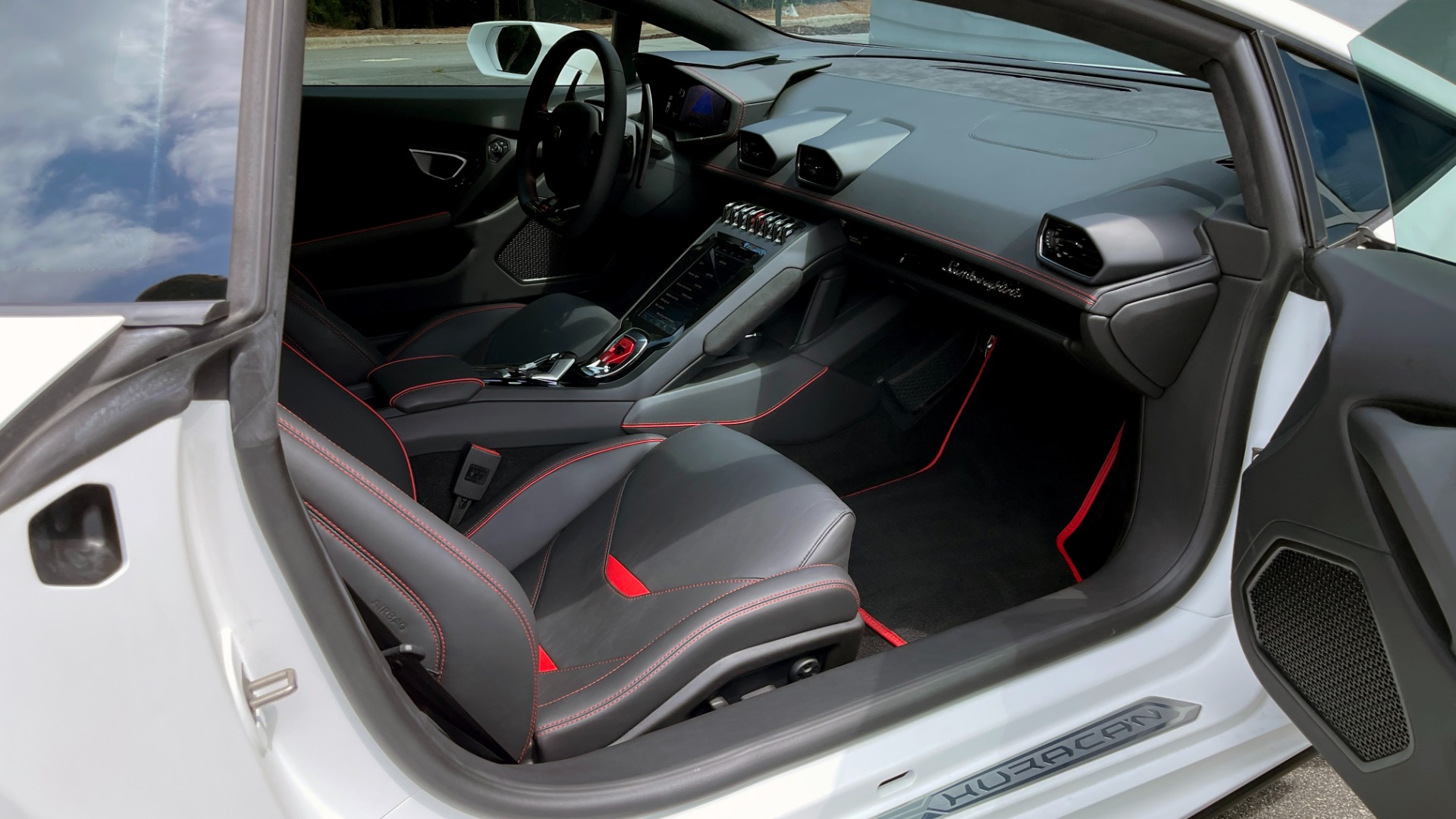 Used 2020 Lamborghini HURACAN EVO LP640-4 5.2L V10 630HP / 7-SPD AUTO / AWD / NAVIGATION / CAMERA for sale Sold at Formula Imports in Charlotte NC 28227 52