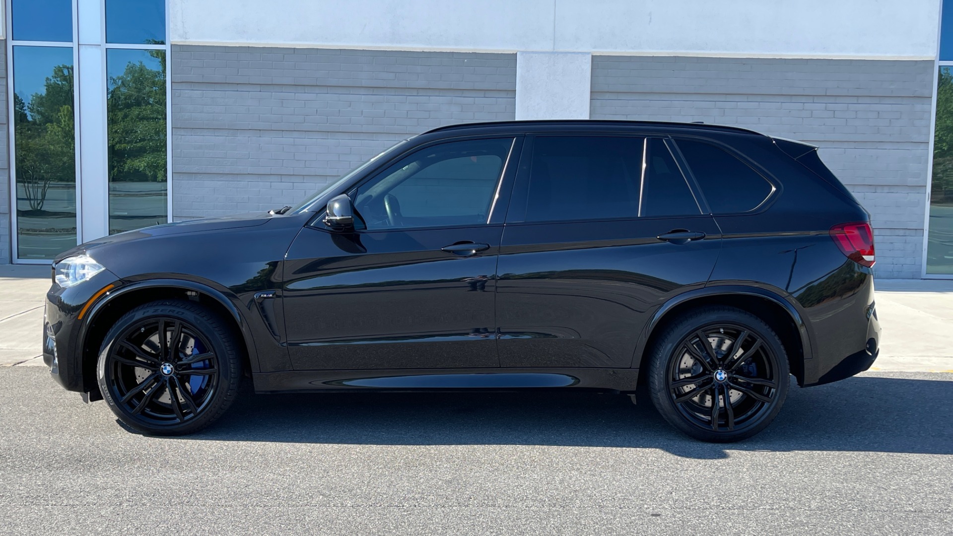 Used 2018 BMW X5 M EXECUTIVE PKG / NAV / SUNROOF / BLIND SPOT / LANE DEPART / CAMERAS for sale Sold at Formula Imports in Charlotte NC 28227 4