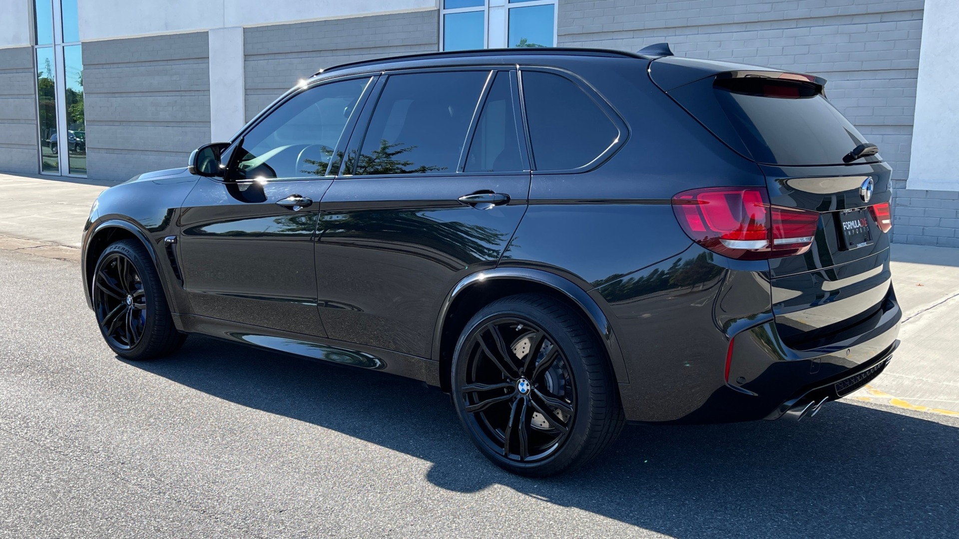 Used 2018 BMW X5 M EXECUTIVE PKG / NAV / SUNROOF / BLIND SPOT / LANE DEPART / CAMERAS for sale Sold at Formula Imports in Charlotte NC 28227 5