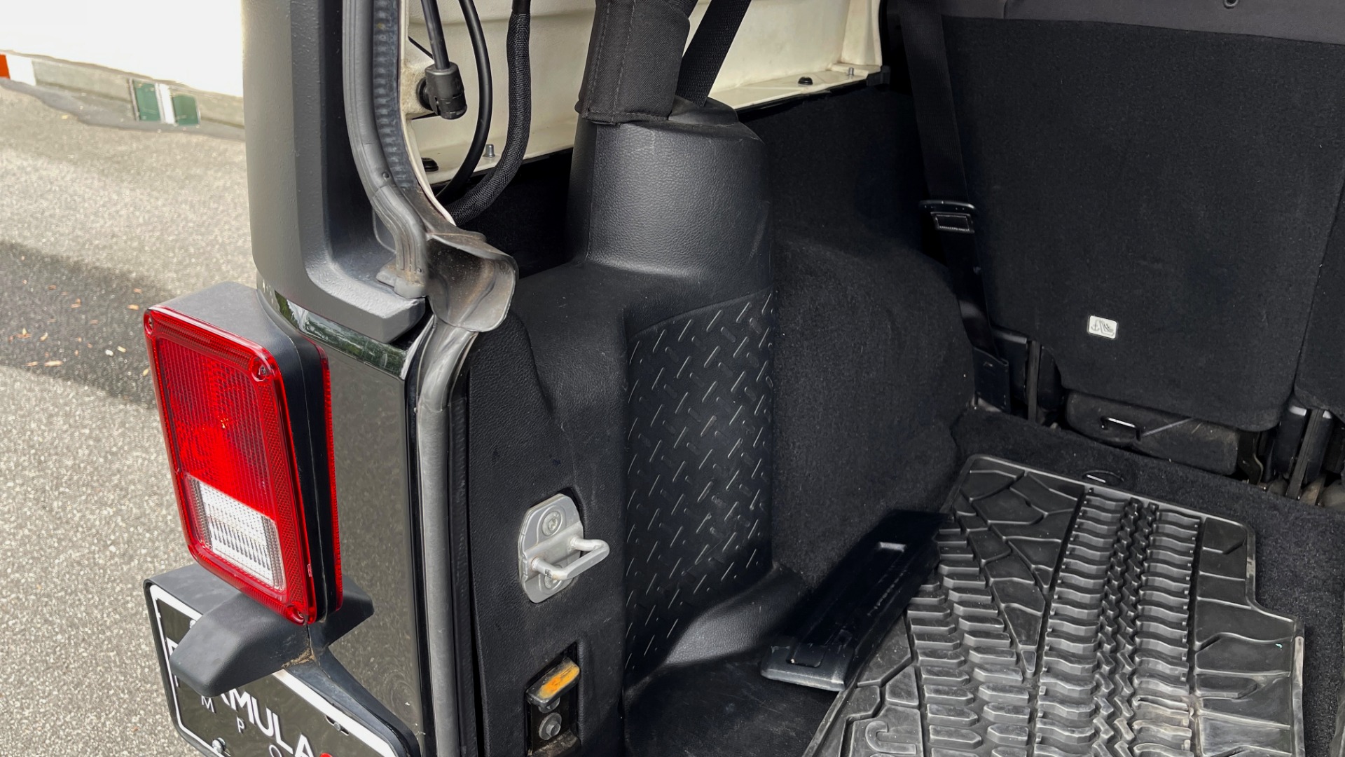 Used 2013 Jeep WRANGLER UNLIMITED RUBICON 4X4 / 3.6L V6 / 6-SPD MAN / DUAL-TOP / AIR COND for sale Sold at Formula Imports in Charlotte NC 28227 27