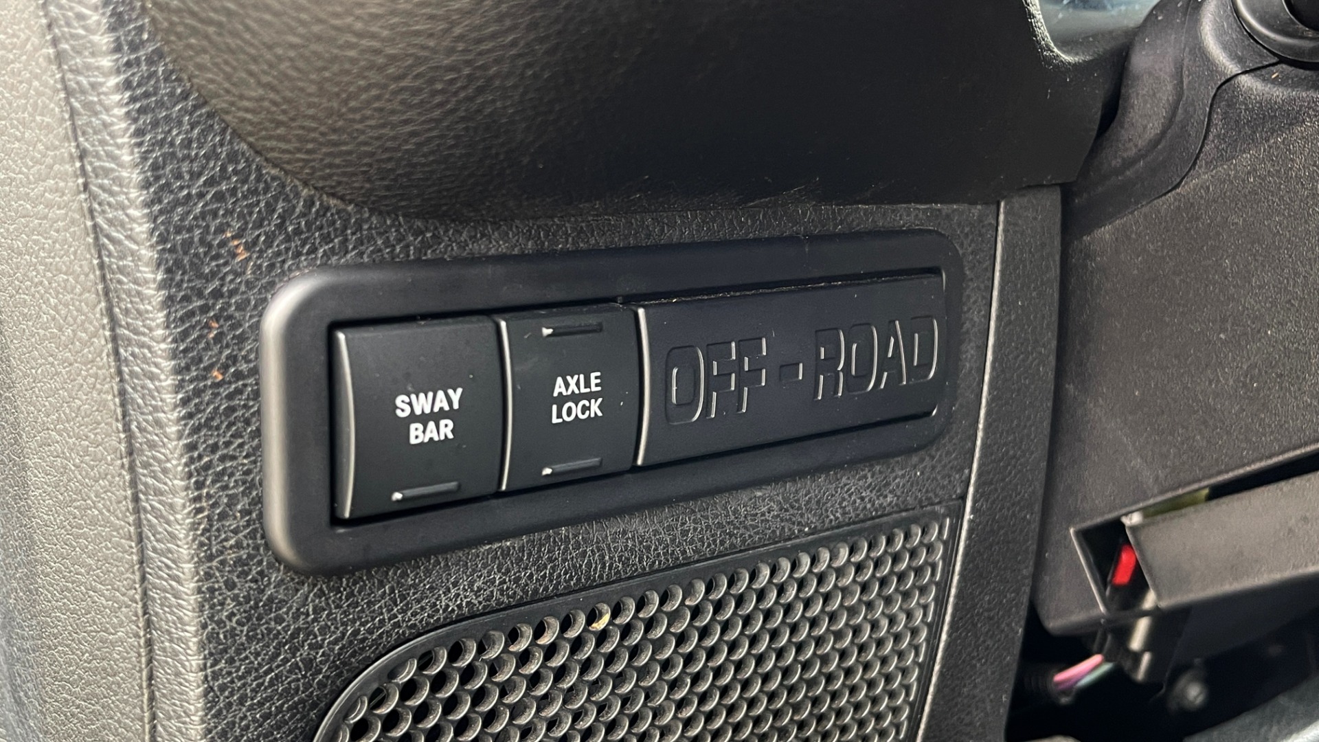 Used 2013 Jeep WRANGLER UNLIMITED RUBICON 4X4 / 3.6L V6 / 6-SPD MAN / DUAL-TOP / AIR COND for sale Sold at Formula Imports in Charlotte NC 28227 38