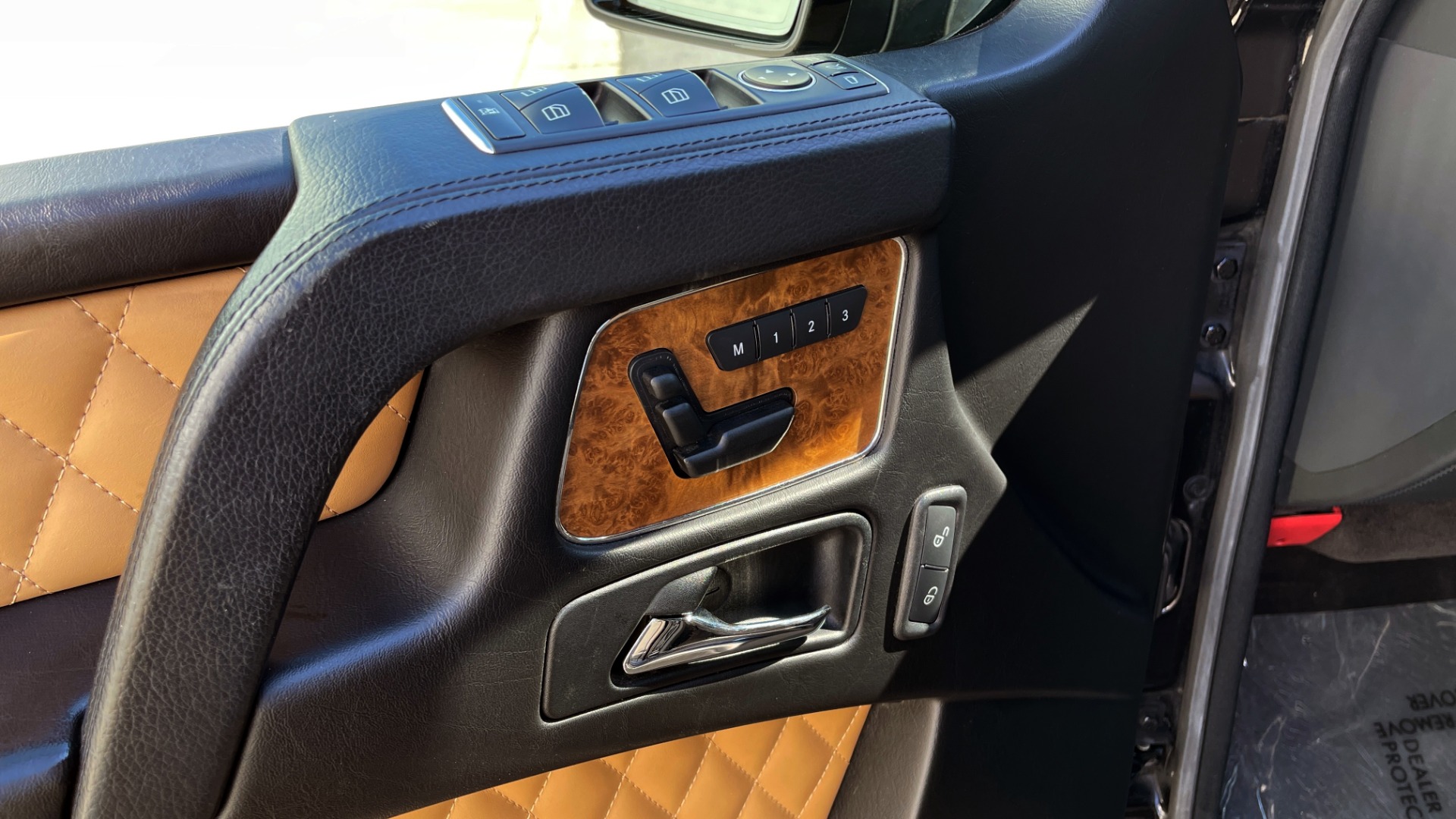 Used 2014 Mercedes-Benz G-CLASS G 63 AMG / DISGNO LEATHER / NAV / SUNROOF / REARVIEW for sale Sold at Formula Imports in Charlotte NC 28227 24