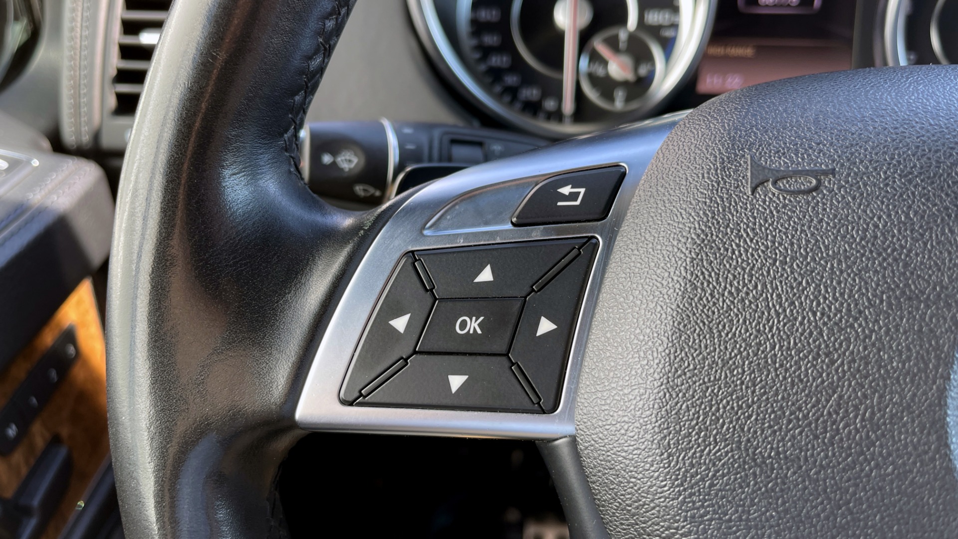 Used 2014 Mercedes-Benz G-CLASS G 63 AMG / DISGNO LEATHER / NAV / SUNROOF / REARVIEW for sale Sold at Formula Imports in Charlotte NC 28227 31
