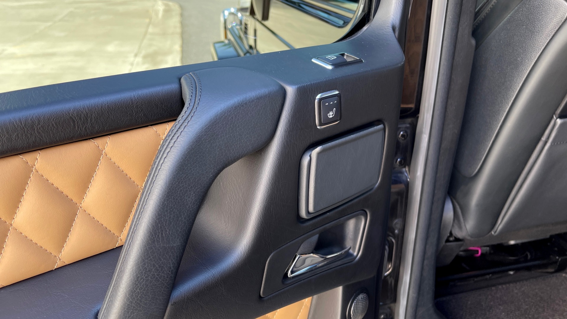 Used 2014 Mercedes-Benz G-CLASS G 63 AMG / DISGNO LEATHER / NAV / SUNROOF / REARVIEW for sale Sold at Formula Imports in Charlotte NC 28227 47