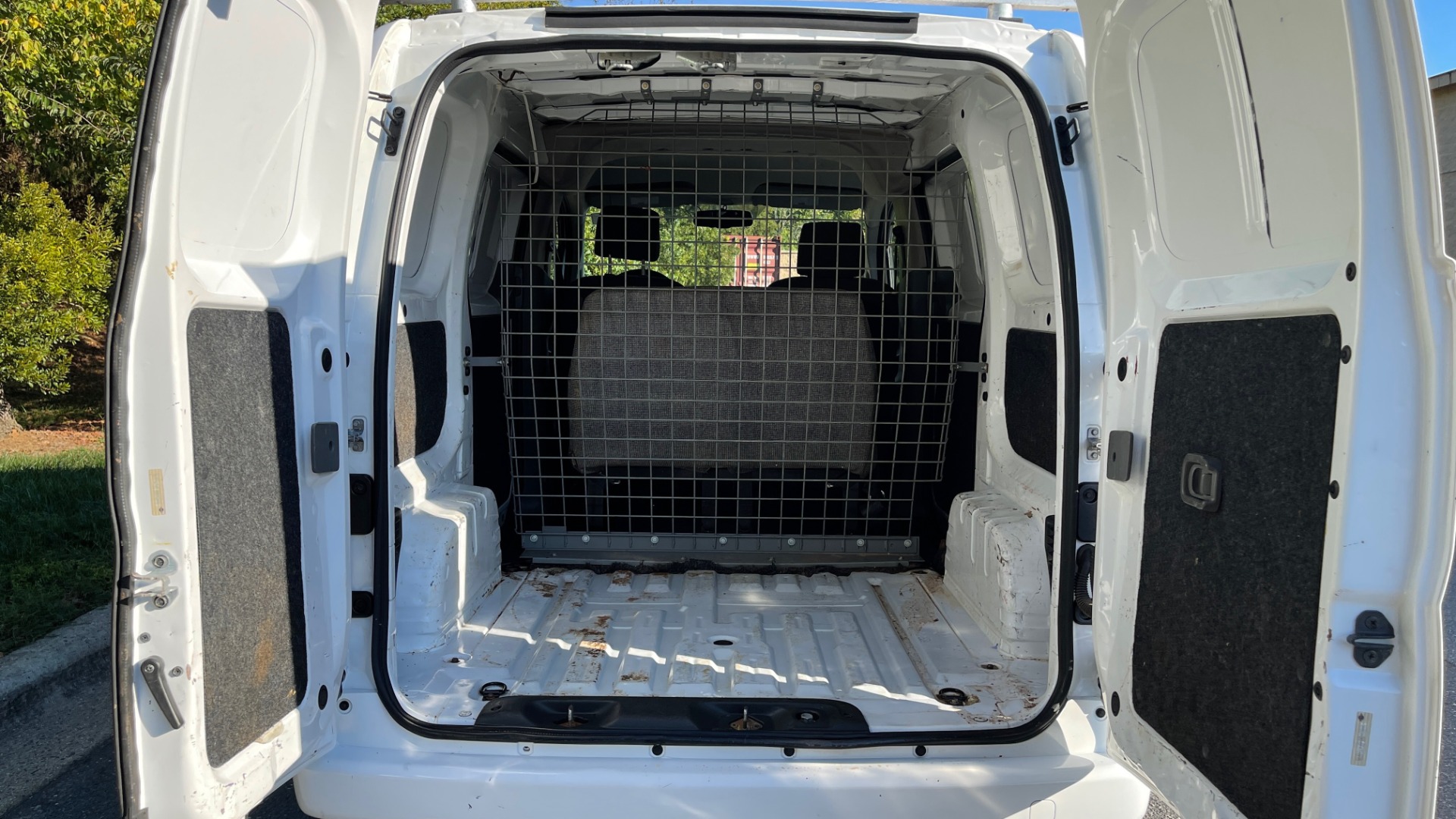 Used 2015 Nissan NV200 SV / WORK VAN / EXTERIOR APPEARANCE PKG / ROOF RACK for sale Sold at Formula Imports in Charlotte NC 28227 18