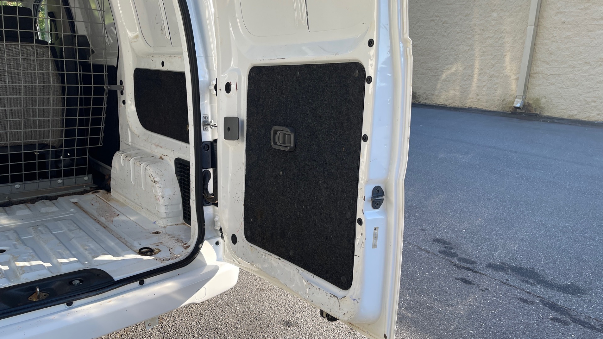 Used 2015 Nissan NV200 SV / WORK VAN / EXTERIOR APPEARANCE PKG / ROOF RACK for sale Sold at Formula Imports in Charlotte NC 28227 19