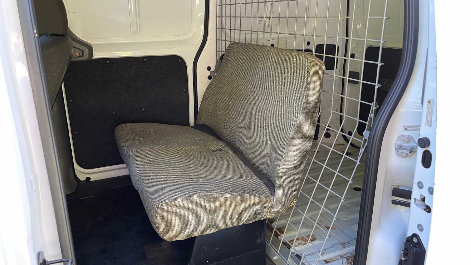 Used 2015 Nissan NV200 SV / WORK VAN / EXTERIOR APPEARANCE PKG / ROOF RACK for sale Sold at Formula Imports in Charlotte NC 28227 26