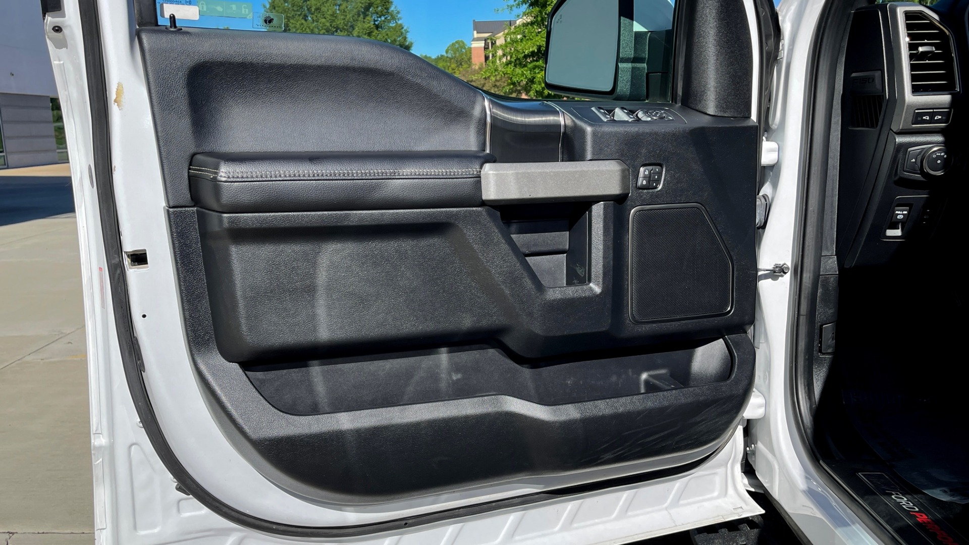 Used 2019 Ford F-150 RAPTOR 4X4 SUPERCREW / NAV / BLIS / B&O SND / REMOTE START / REARVIEW for sale Sold at Formula Imports in Charlotte NC 28227 32