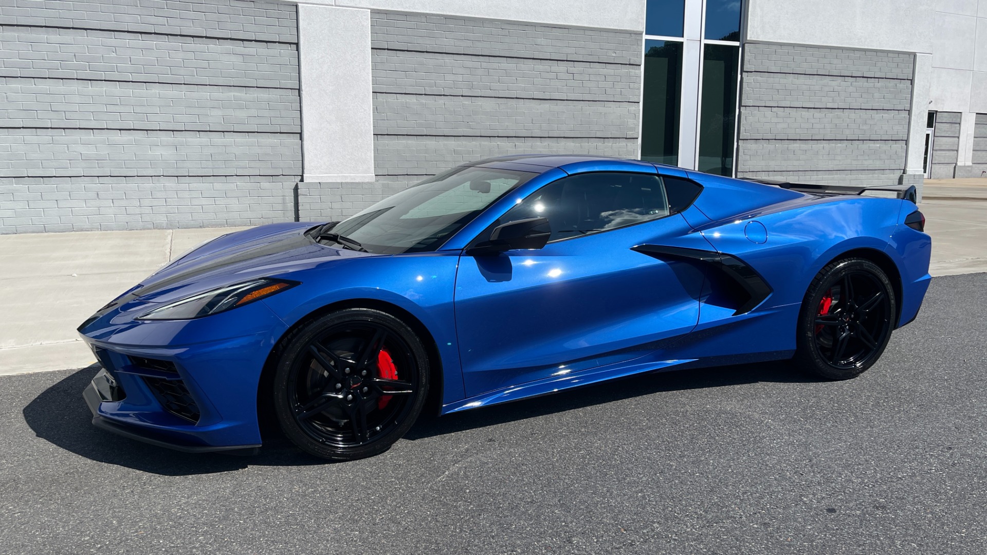 Used 2021 Chevrolet CORVETTE STINGRAY 3LT COUPE / 8-SPD / PERF PKG / NAV / BOSE / REARVIEW for sale Sold at Formula Imports in Charlotte NC 28227 4