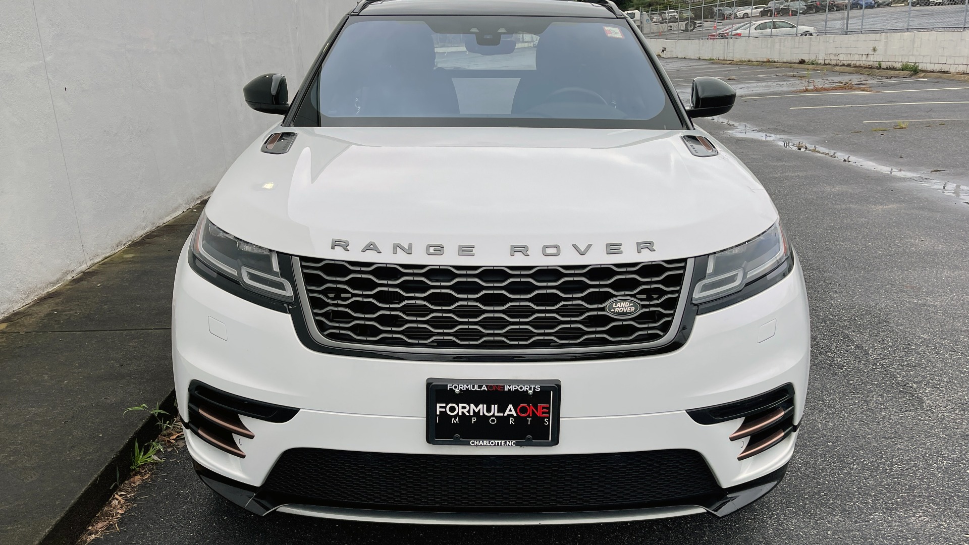 Used 2018 Land Rover RANGE ROVER VELAR R-DYNAMIC SE / NAV / PREM / MERIDIAN / SUNROOF / REARVIEW for sale Sold at Formula Imports in Charlotte NC 28227 10