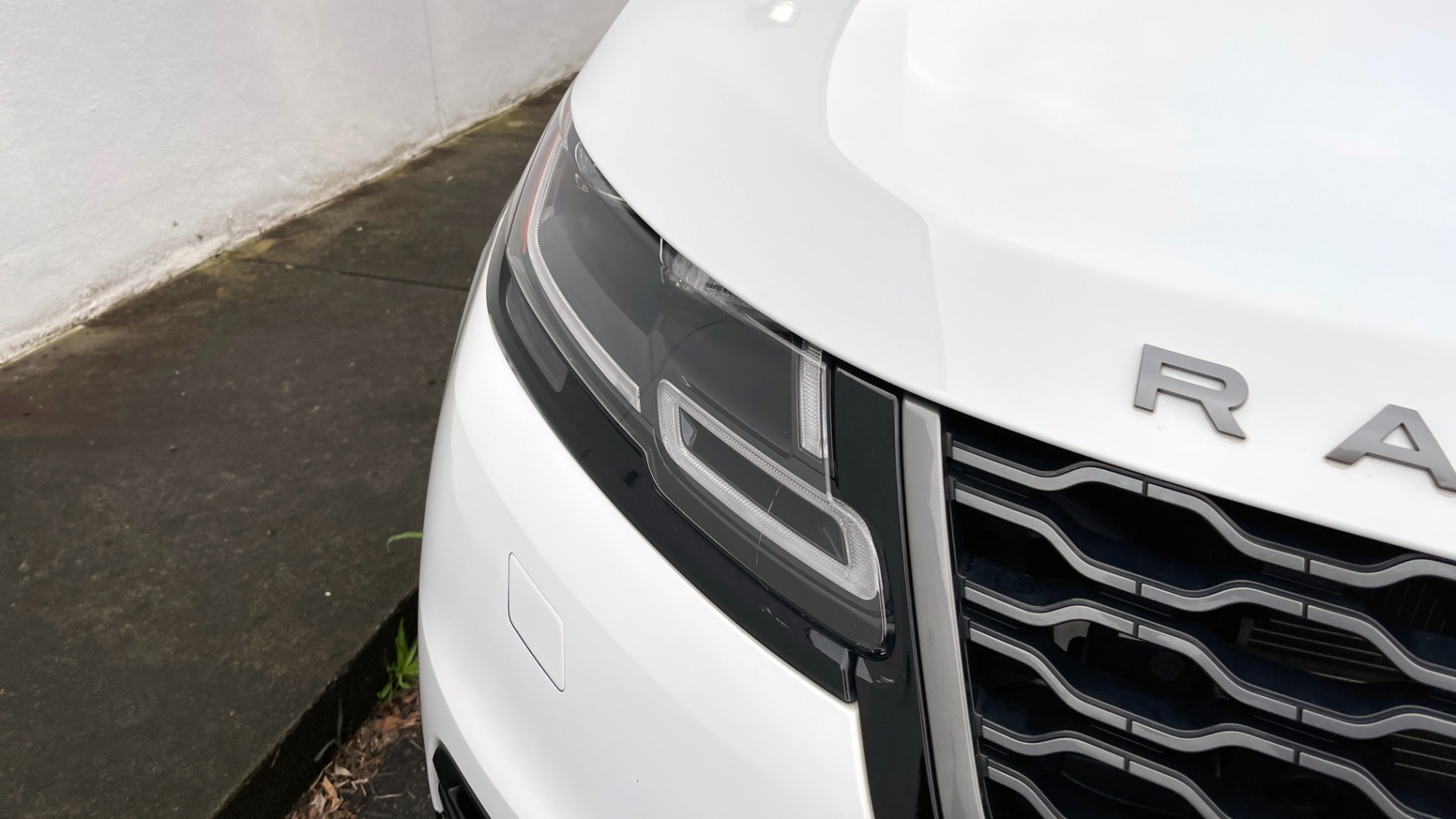 Used 2018 Land Rover RANGE ROVER VELAR R-DYNAMIC SE / NAV / PREM / MERIDIAN / SUNROOF / REARVIEW for sale Sold at Formula Imports in Charlotte NC 28227 11