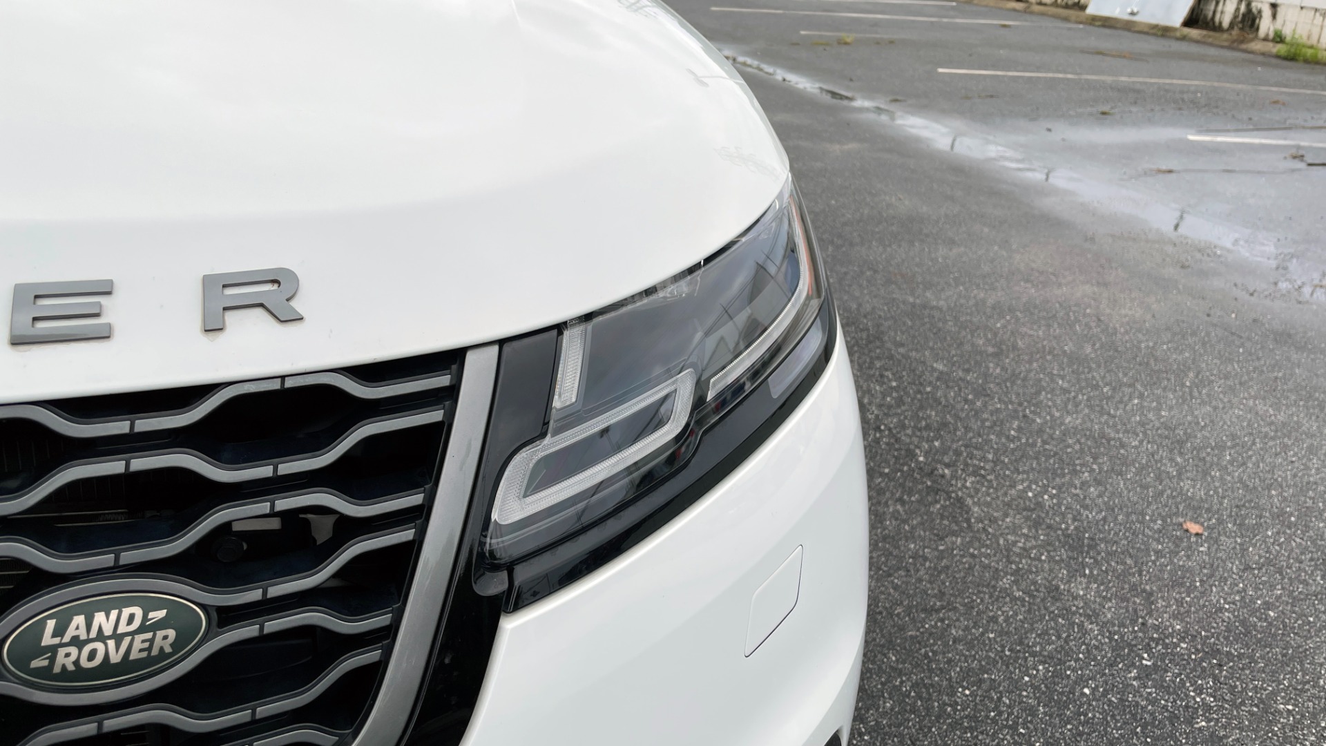 Used 2018 Land Rover RANGE ROVER VELAR R-DYNAMIC SE / NAV / PREM / MERIDIAN / SUNROOF / REARVIEW for sale Sold at Formula Imports in Charlotte NC 28227 12