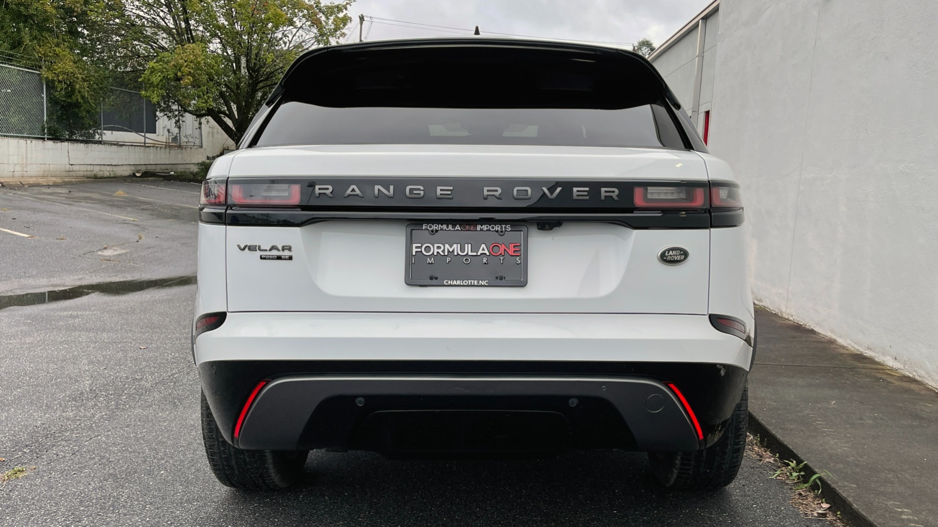 Used 2018 Land Rover RANGE ROVER VELAR R-DYNAMIC SE / NAV / PREM / MERIDIAN / SUNROOF / REARVIEW for sale Sold at Formula Imports in Charlotte NC 28227 16