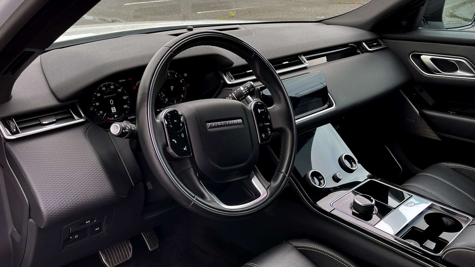 Used 2018 Land Rover RANGE ROVER VELAR R-DYNAMIC SE / NAV / PREM / MERIDIAN / SUNROOF / REARVIEW for sale Sold at Formula Imports in Charlotte NC 28227 27