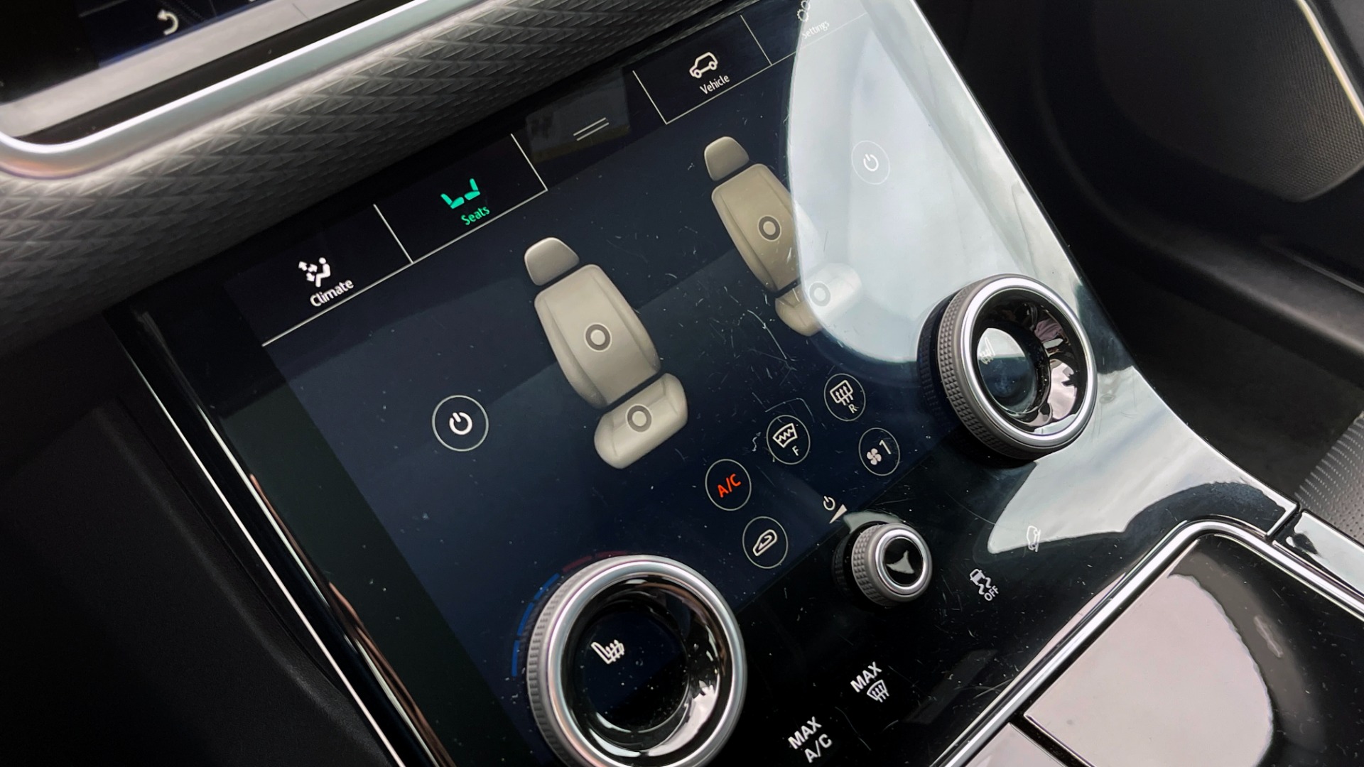 Used 2018 Land Rover RANGE ROVER VELAR R-DYNAMIC SE / NAV / PREM / MERIDIAN / SUNROOF / REARVIEW for sale Sold at Formula Imports in Charlotte NC 28227 44
