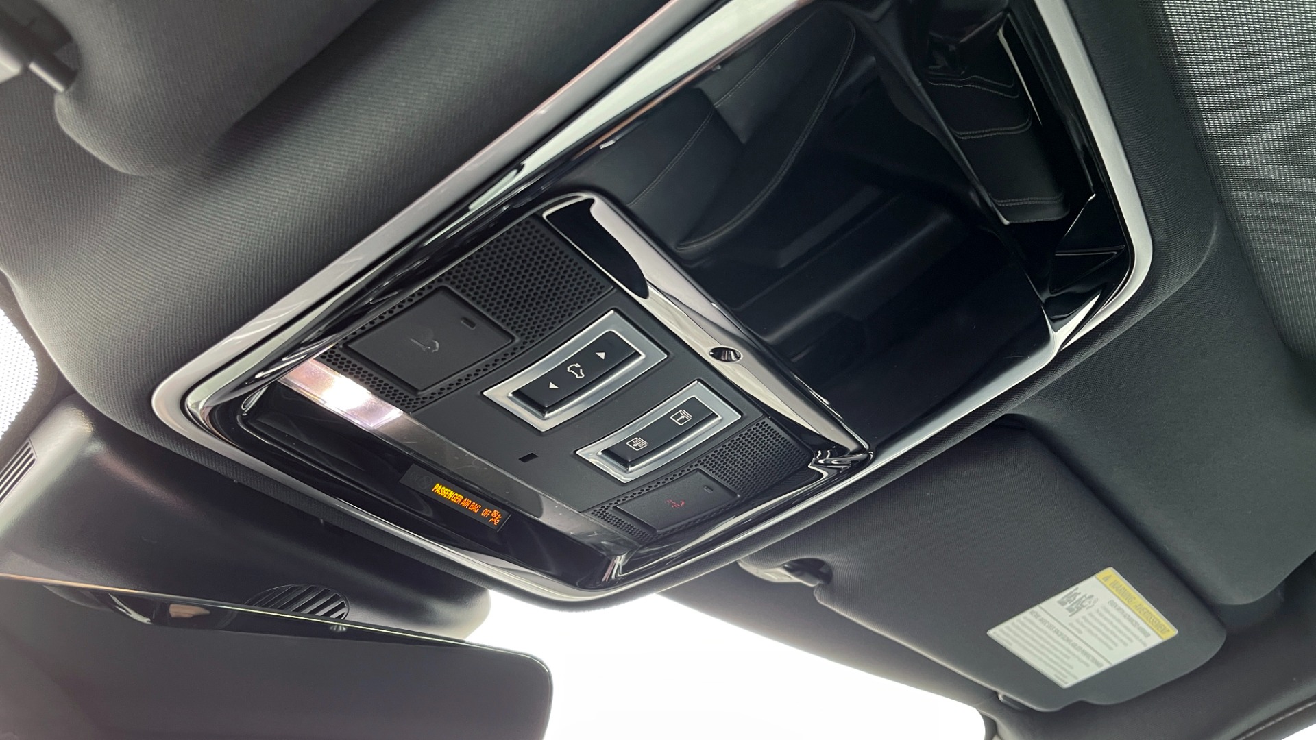 Used 2018 Land Rover RANGE ROVER VELAR R-DYNAMIC SE / NAV / PREM / MERIDIAN / SUNROOF / REARVIEW for sale Sold at Formula Imports in Charlotte NC 28227 47