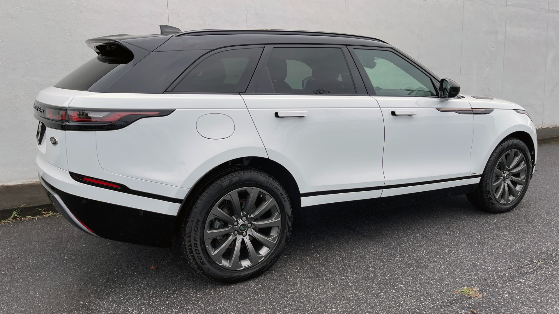 Used 2018 Land Rover RANGE ROVER VELAR R-DYNAMIC SE / NAV / PREM / MERIDIAN / SUNROOF / REARVIEW for sale Sold at Formula Imports in Charlotte NC 28227 6