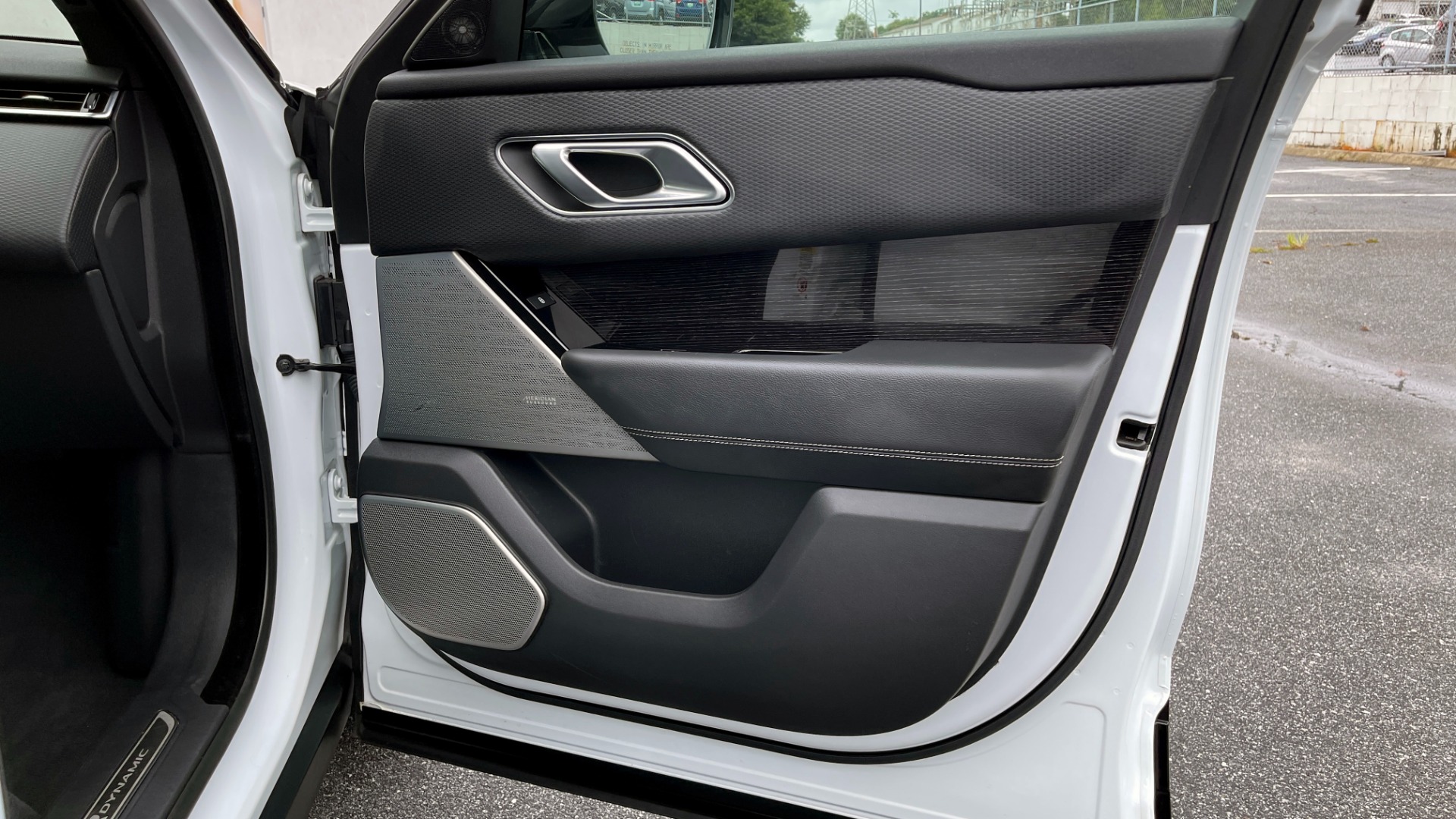 Used 2018 Land Rover RANGE ROVER VELAR R-DYNAMIC SE / NAV / PREM / MERIDIAN / SUNROOF / REARVIEW for sale Sold at Formula Imports in Charlotte NC 28227 61