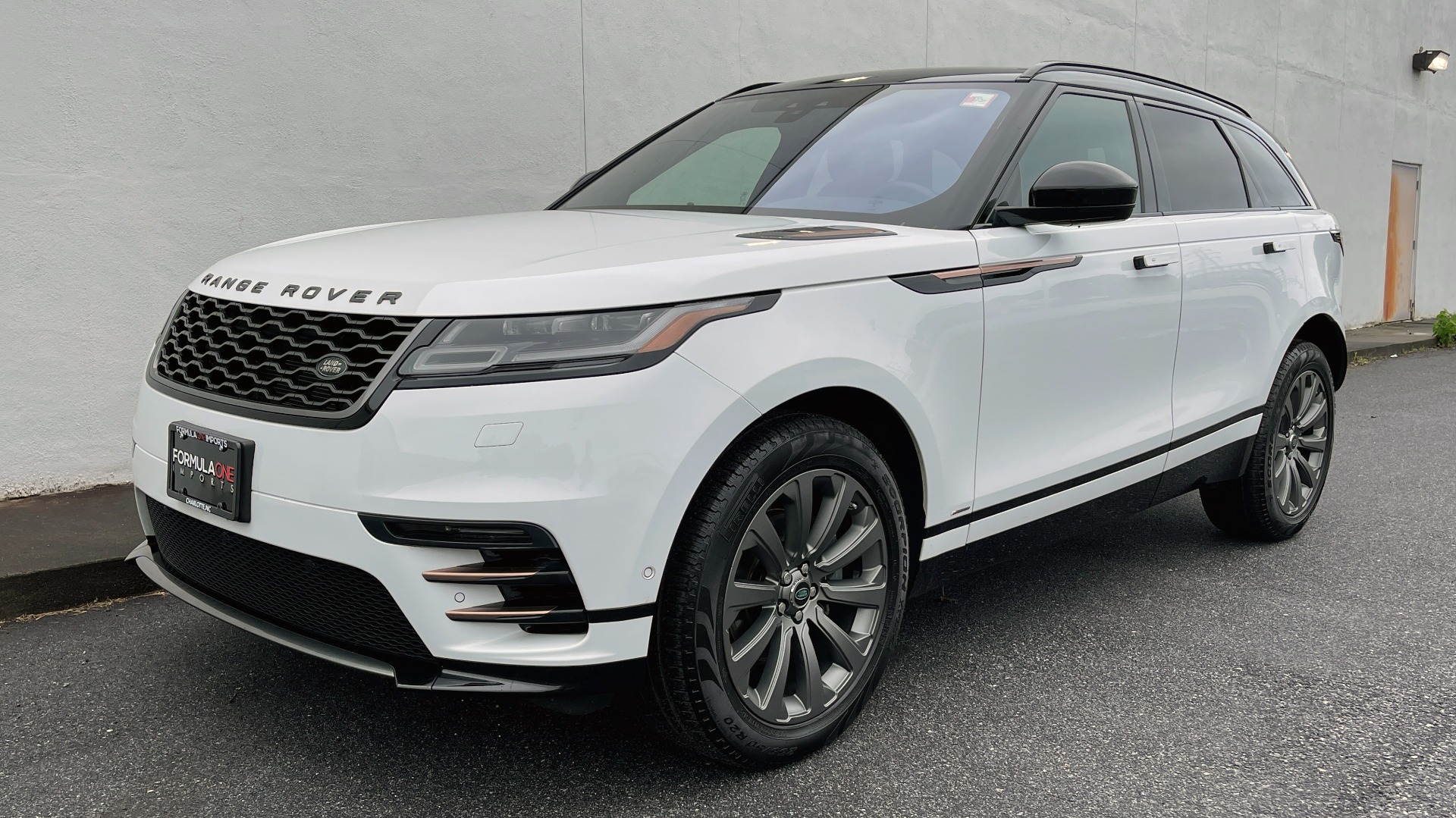 Used 2018 Land Rover RANGE ROVER VELAR R-DYNAMIC SE / NAV / PREM / MERIDIAN / SUNROOF / REARVIEW for sale Sold at Formula Imports in Charlotte NC 28227 1