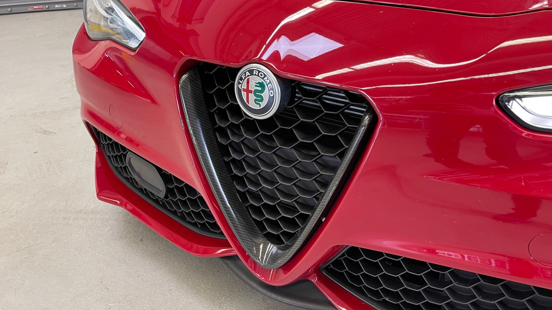 Used 2019 Alfa Romeo GIULIA SPORT 2.0L SEDAN / 8-SPD AUTO / KEYLESS-GO / REMOTE START / REARVIEW for sale Sold at Formula Imports in Charlotte NC 28227 15