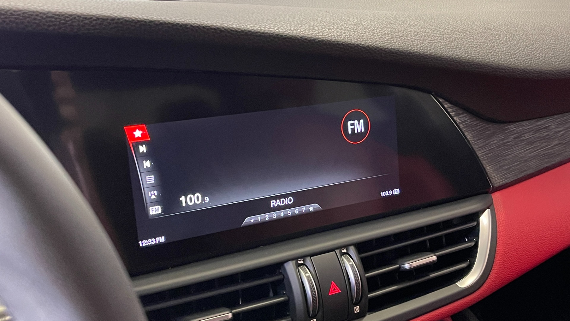 Used 2019 Alfa Romeo GIULIA SPORT 2.0L SEDAN / 8-SPD AUTO / KEYLESS-GO / REMOTE START / REARVIEW for sale Sold at Formula Imports in Charlotte NC 28227 19