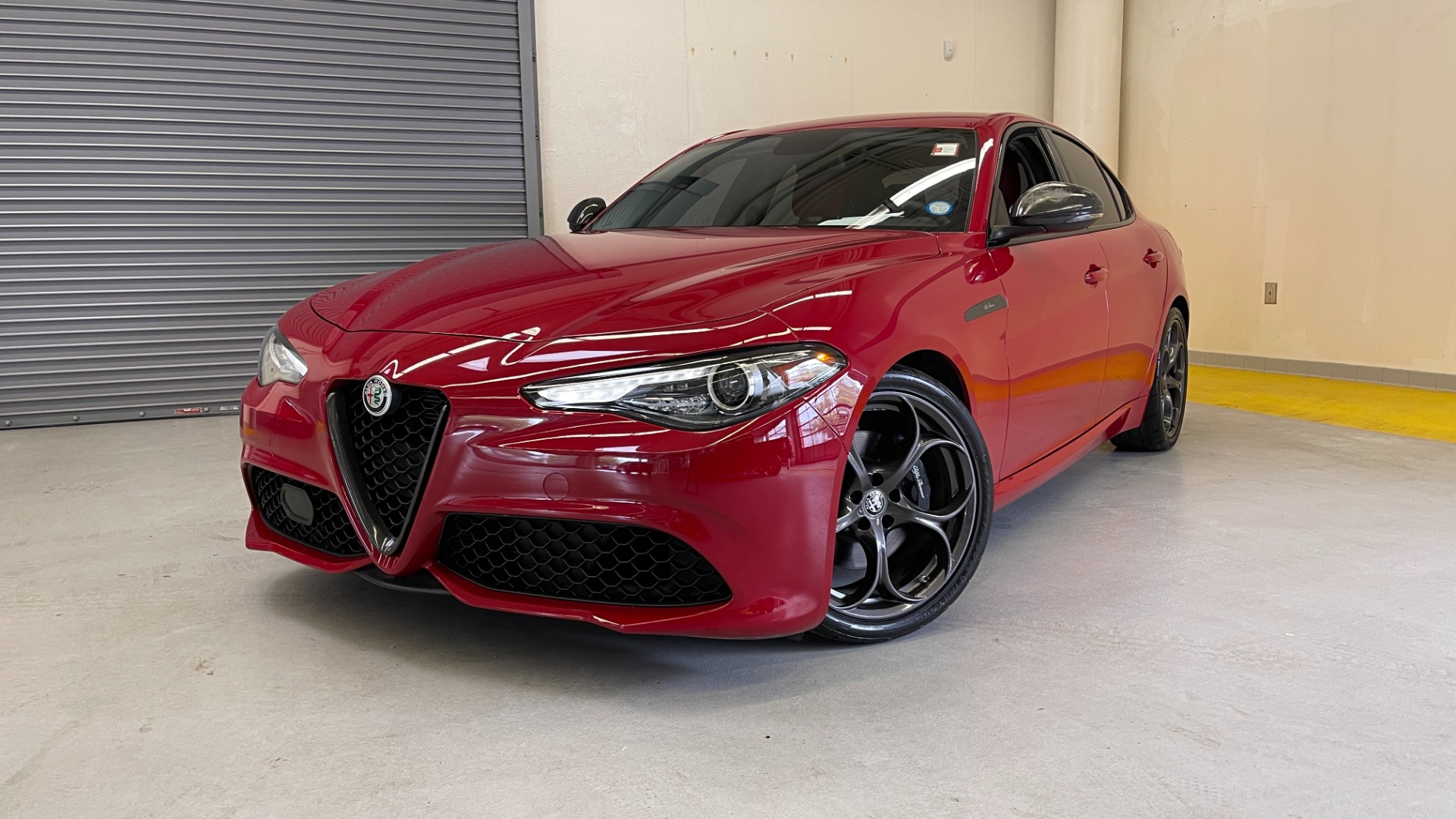 Used 2019 Alfa Romeo GIULIA SPORT 2.0L SEDAN / 8-SPD AUTO / KEYLESS-GO / REMOTE START / REARVIEW for sale Sold at Formula Imports in Charlotte NC 28227 2