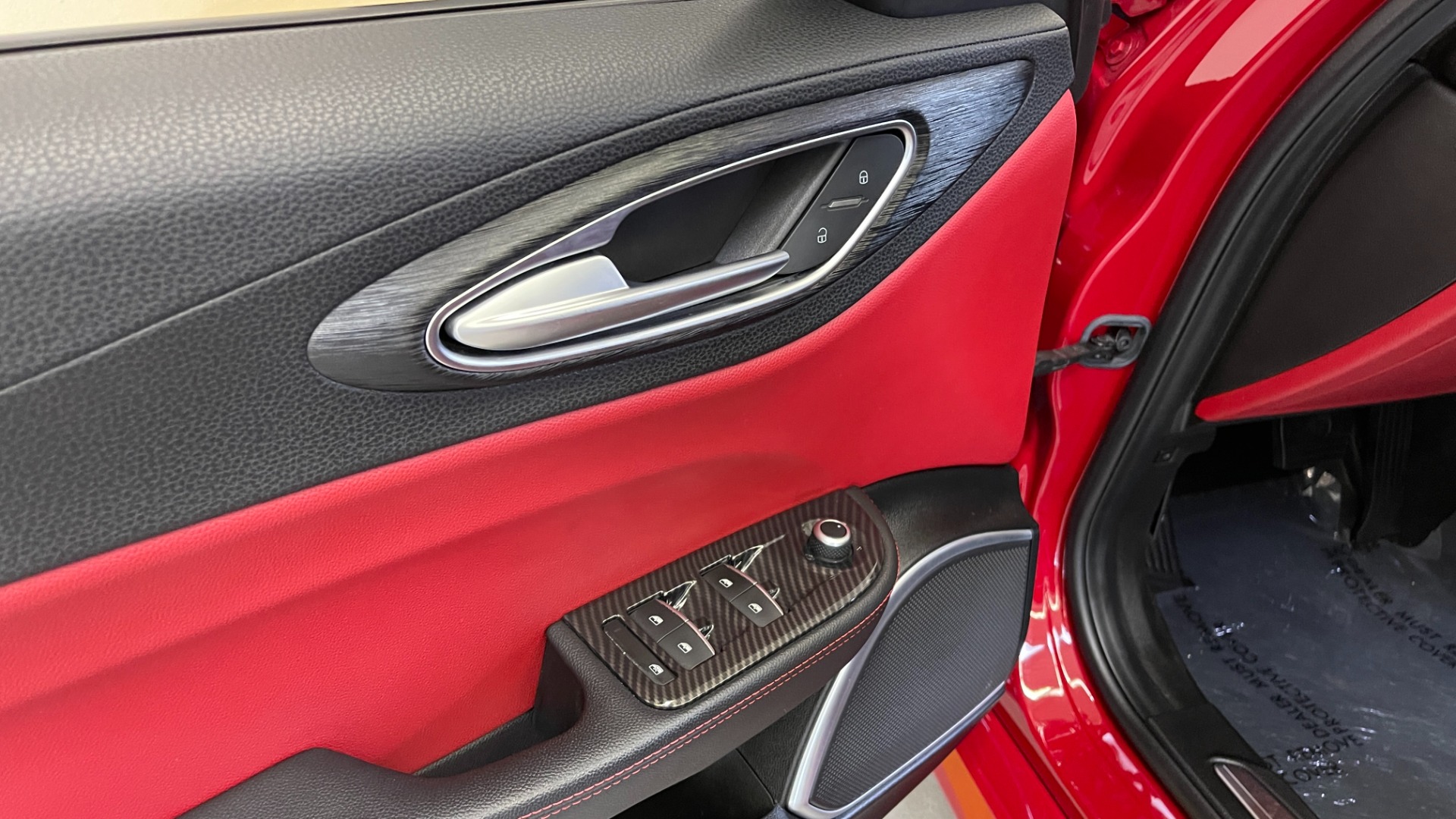 Used 2019 Alfa Romeo GIULIA SPORT 2.0L SEDAN / 8-SPD AUTO / KEYLESS-GO / REMOTE START / REARVIEW for sale Sold at Formula Imports in Charlotte NC 28227 24