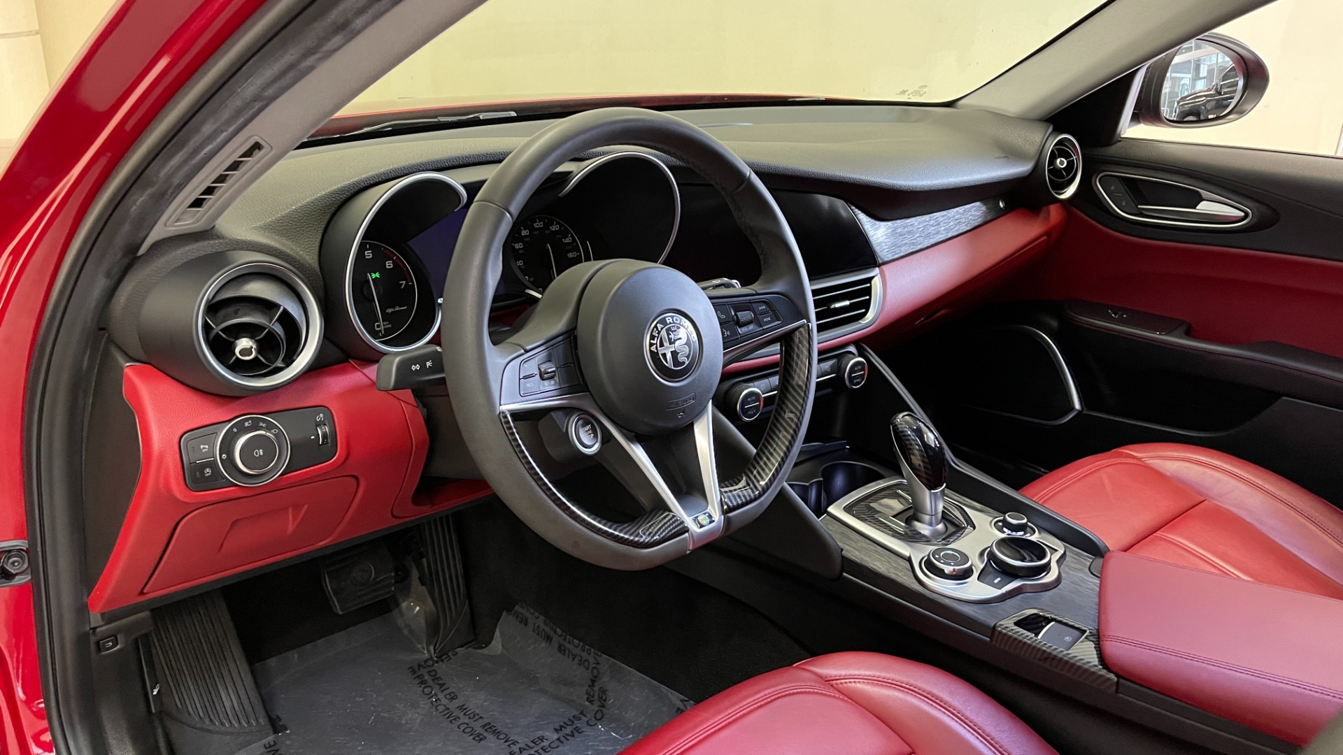Used 2019 Alfa Romeo GIULIA SPORT 2.0L SEDAN / 8-SPD AUTO / KEYLESS-GO / REMOTE START / REARVIEW for sale Sold at Formula Imports in Charlotte NC 28227 25